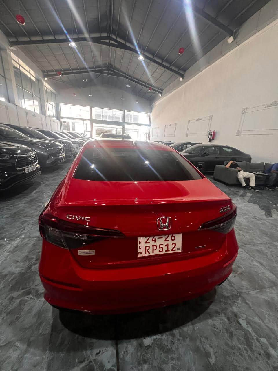 🚘 هوندا سيفيك هايبرد Touring 2025

🇺🇸 دخول جديد من أمريكا
رقم شاسی 2HGFE4F89SH318182
🔹 موديل 2025
🔹 فئة Touring Hybrid
🔹 محرك 2.0L Hybrid
🔹 قير e-CVT أوتوماتيك
🔹 دفع أمامي FWD
🔹 شاشة وسطية كبيرة
🔹 Apple CarPlay & Android Auto
🔹 كاميرا خلفية
🔹 حساسات أمان ومساعدة السائق
🔹 مثبت سرعة متكيف
🔹 نظام المحافظة على المسار
🔹 تشغيل ودخول ذكي
🔹 مقاعد أمامية مدفأة
🔹 مكيف أوتوماتيك
🔹 إضاءة LED
🔹 جنوط رياضية

🛠️ حالة السيارة:
▪️  بالجاملخ الأمامي الأيسر صبخ 
▪️ الباب الأمامي ایمن  کلیر امریکا 
▪️  بها تعديل بارد للبنيد
و الجاملخ الخلفي 

📍 السيارة موجودة في دهوك
 
📞 للمزيد من المعلومات: ***********-***********
