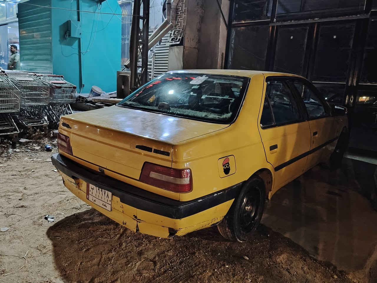 سياره بيجو للبيع 405  رقم بغداد سياره نضيفه  تخبل مديل 12  سياره جديده سعر 27 وبيه مجال حك جيه مكان حله شارع 80 رقمي ***********:

