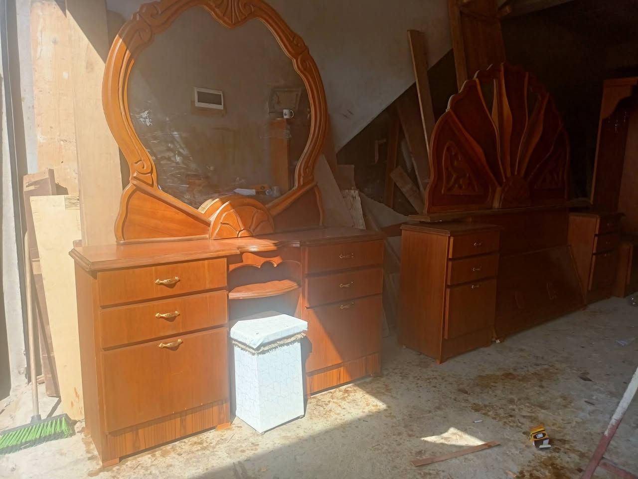 غرفه ملحق خمس ابواب السعر 475بي مجال العنوان حي الانتصار شارع 30قرب المركز***********كورك وتساب فقط 
***********اتصال
