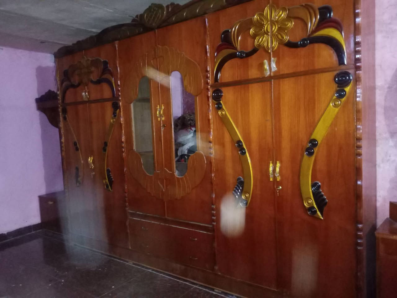 غرفه للبيع سعرها 550 وبي مجال قليل للتواصل واتساب فقط ***********
