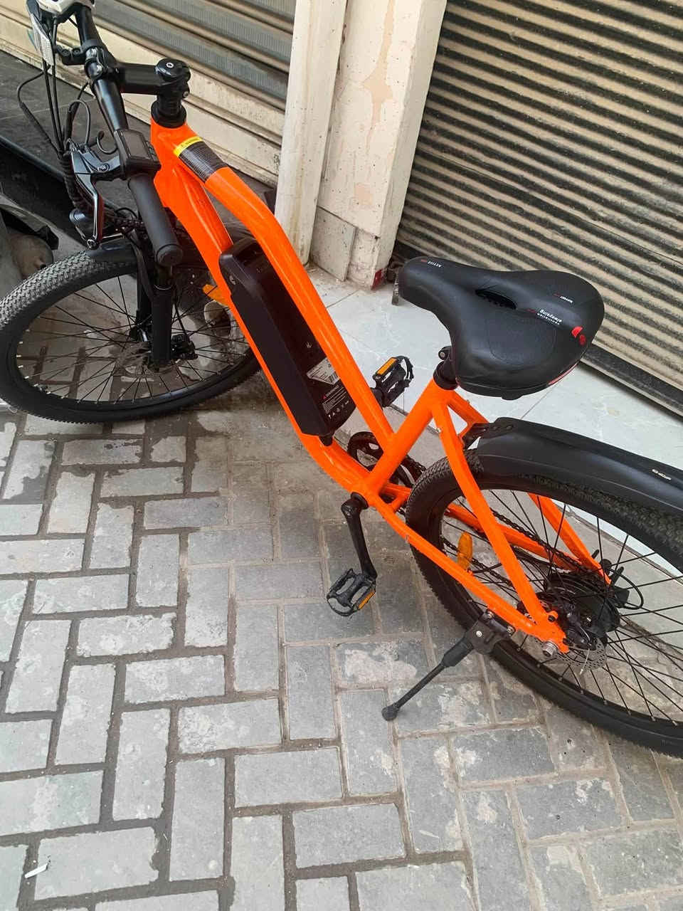 السلام عليكم بايسكل شحن بطاريه لثيوم حجم 26اخو الجديد بريك دسكات سرعه 40 السعر 400 بي مجال قليل الشراي يتصل ***********
