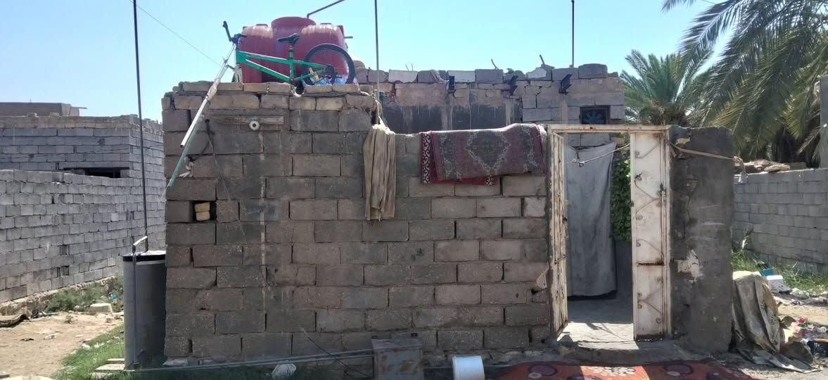 سلام عليكم بيت البيع 150 متر. مكمل 75 ولباقي قطعة 75 بي غرفة هول وحمام ومطبخ مكانة حي جامعة كيعان البوحسين تفاصيل اتصل ***********
