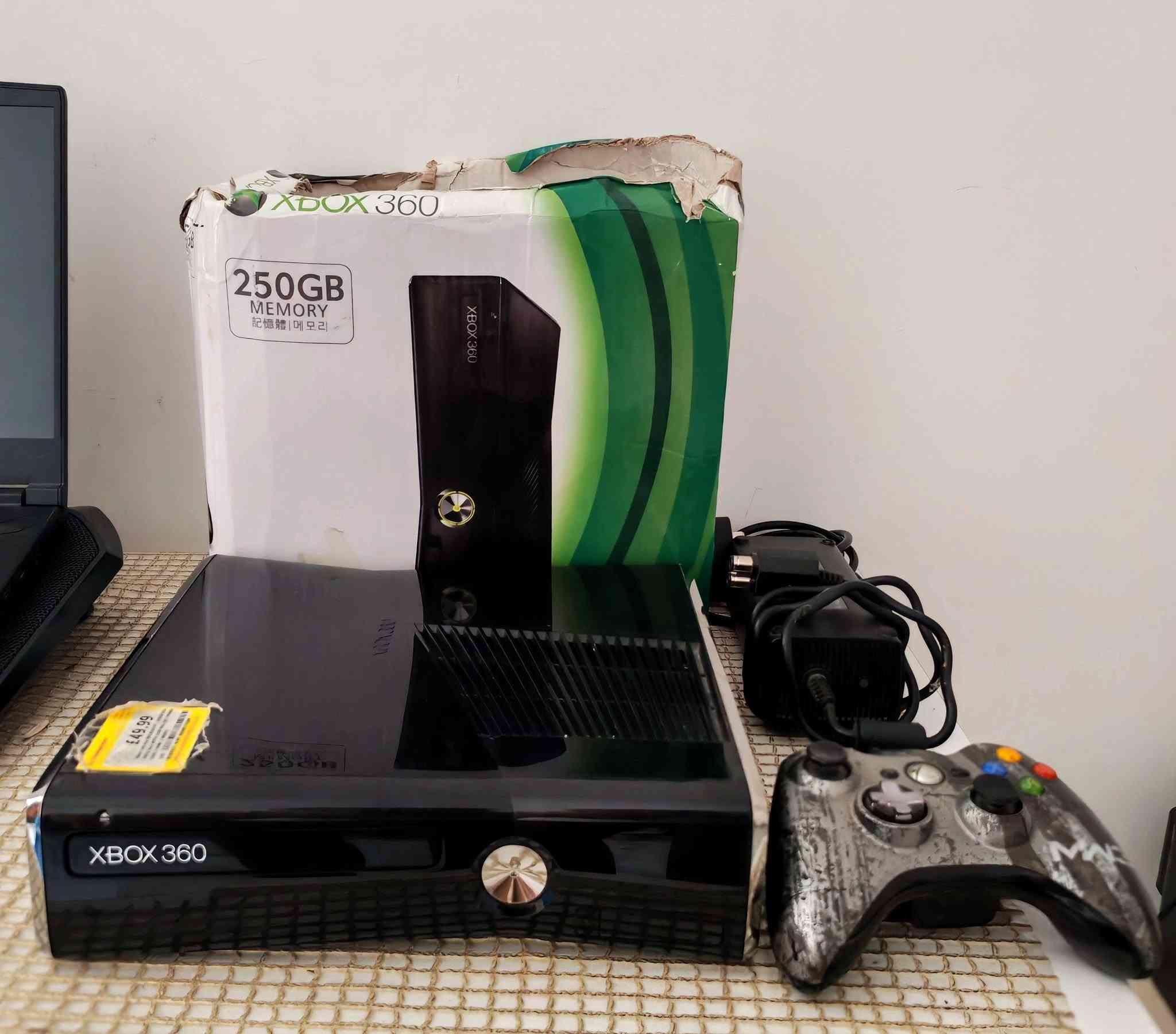 للبيع أكس بوكس 360 سلم مهكر  نظيف هارد 256 كيكا محمل بأكثر من 200 لعبة كلها العاب قويه gta5 وساندرياس وكلف ديوتي وفيفا ١٩ وبيس ١٦ و٢٠٢١ وريزنت ايفل العاب كلش هواي الجهاز يجي ويا كارتونته الأصلية بس مشكوكَة شوية من فوك وياها المحولة الأصلية وكيبل الـ HDMI بالإضافة إلى يدة أصلية مالته (باندل) شغالين أزرارها بس زر الشفت وزر الـ X يرادلهم ضغطة أقوى شوية ووياه جويستك ثاني تجاري واير وللأمانة زر التشغيل مال الجهاز الفيشة مالته متحركة شوية أو وسخة وتحتاج بس تنظيف أو تثبيت بسيط عند مصلح او انت تسويها بايدك ما مأثره على أداء الجهاز وتكدر تشغله من اليده طبيعي سعره ١٠٠ الف وبيه مجال تواصل وتدلل
للبيع أكس بوكس 360 سلم مهكر  نظيف هارد 256 كيكا محمل بأكثر من 200 لعبة كلها العاب قويه gta5 وساندرياس وكلف ديوتي وفيفا ١٩ وبيس ١٦ و٢٠٢١ وريزنت ايفل العاب كلش هواي الجهاز يجي ويا كارتونته الأصلية بس مشكوكَة شوية من فوك وياها المحولة الأصلية وكيبل الـ HDMI بالإضافة إلى يدة أصلية مالته (باندل) شغالين أزرارها بس زر الشفت وزر الـ X يرادلهم ضغطة أقوى شوية ووياه جويستك ثاني تجاري واير وللأمانة زر التشغيل مال الجهاز الفيشة مالته متحركة شوية أو وسخة وتحتاج بس تنظيف أو تثبيت بسيط عند مصلح او انت تسويها بايدك ما مأثره على أداء الجهاز وتكدر تشغله من اليده طبيعي
سعره ١٠٠ الف وبيه مجال تواصل وتدلل
مكاني كوت متوفر توصيل لكل العراق
رقمي ***********
بيه واتساب أو تتواصل وياي ماسنجر او اتصاب وبالخدمة
