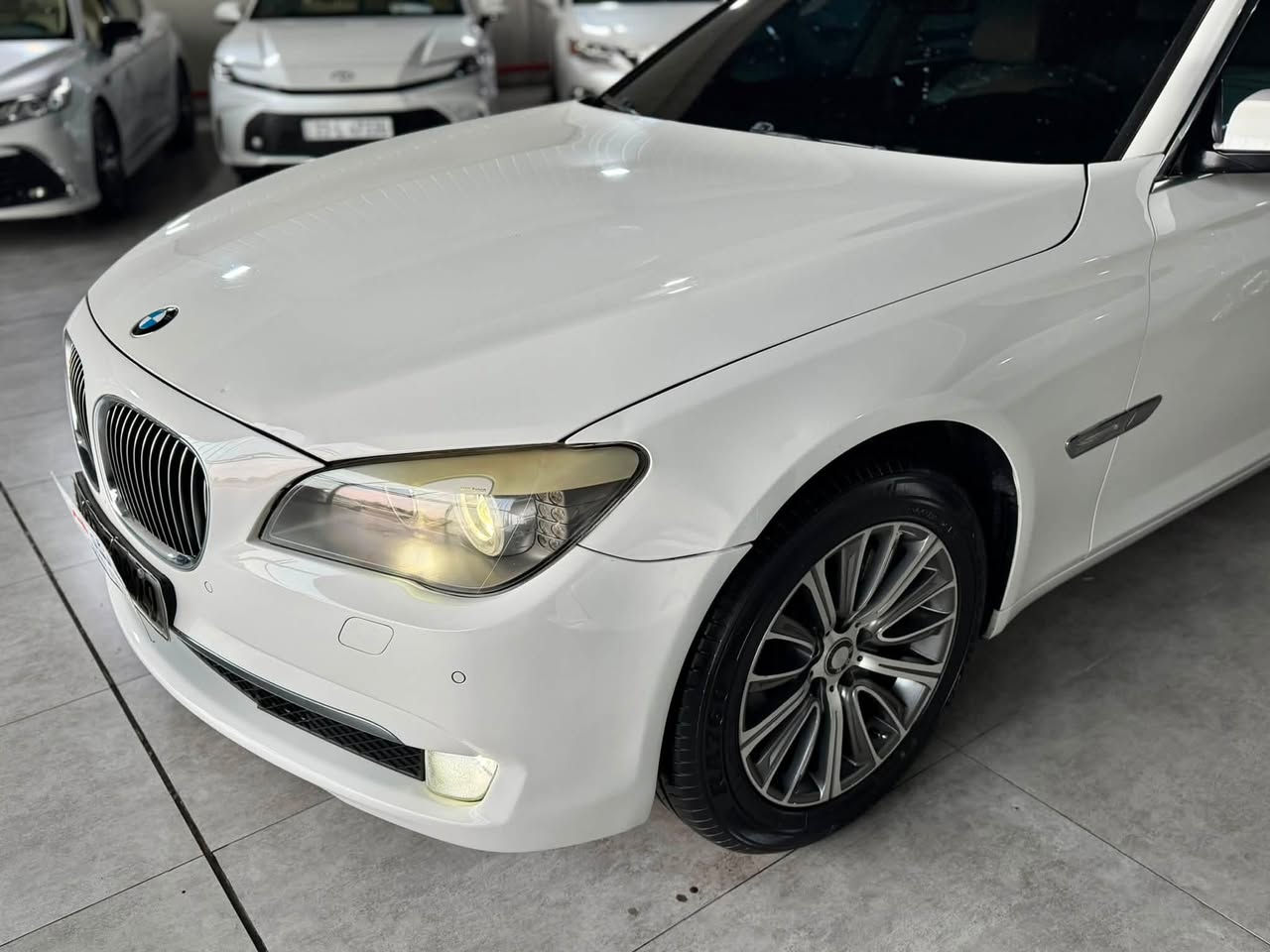 ﷽
BMW 730LI 2011
بيئيم مؤديل 2011 حجم 730LI فول مواصفات 🧿📦
مواصفات خليجى وكالة شريكة عروش
فول مواصفات باب طويل زمان دولي بنزين
-------------------------------------------
مكان🌆: سليماني                       سعر💵:174$🔐
تليفون📲:***********
-------------------------------------------
محرك سته سلندر بدون تيربؤ نوزل قصير محرك مرغوب
گير و محرك بشرط مامفتوح
بدون صوت و صرف و خلل بشرط فحص
-------------------------------------------
▫️سيارة مكفولة بدون صبوغ كلين
🔹بدون رصعات و بدون شخت
سيارة جديد جديد حيل حيلوة ماشالله 📦🧿
-------------------------------------------
مواصفات
{{ بصمة - سلايت - باب طويل - داخل بيجي - گير كوبرا  - خمس پردات  - كشنات جلد - كشنات كهربا - كشن و ستيرن خزن - سيدي بوكس - تبريد مركزي - مودي سپورت و سپورت پله س - ECO - فورميكا - بريك بصمة - AUTO HOLD - مراي شفت - بغاغ ماء - لايت ليد وزينون - حصاص امامي و خلفي - بعد هواي مواصفات }}
-------------------------------------------
اربع تاير و يل بيلادي جديد سيارة بدون مصروف
سيارة شرط بدون اى نواقص گير و محرك و حدادي و كاهرباى كل بشرط
سنوي و رقم و هزة جديد سنوي بأسمي تحويل غرامة بشرط
-------------------------------------------
