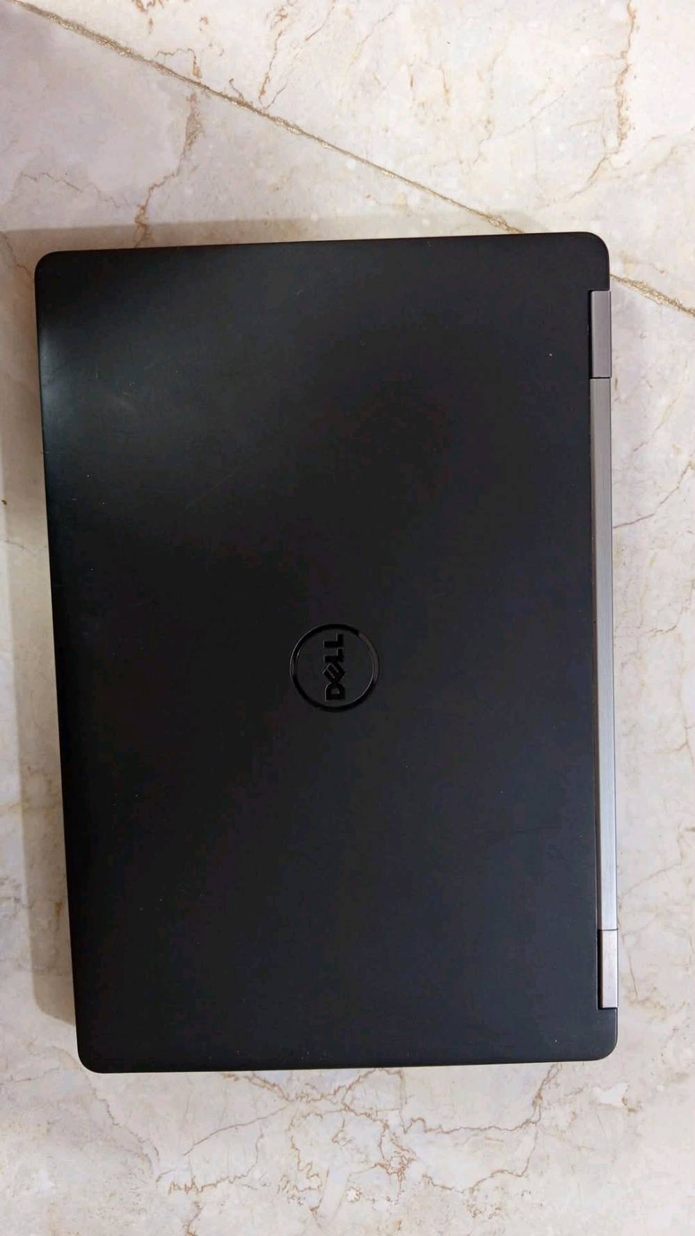 السعر225 الف وبي مجال 
لابتوب DELL
latitude E5570

🛑حجم الشاشة 15.6 
مستخدم  6 شهور 
جيل السادس 
كورi5
نظيف من كلشي 
 لابتوب نضيف   
بي ققط
شاحنة _ ماوس
بغداد /الراشدية
