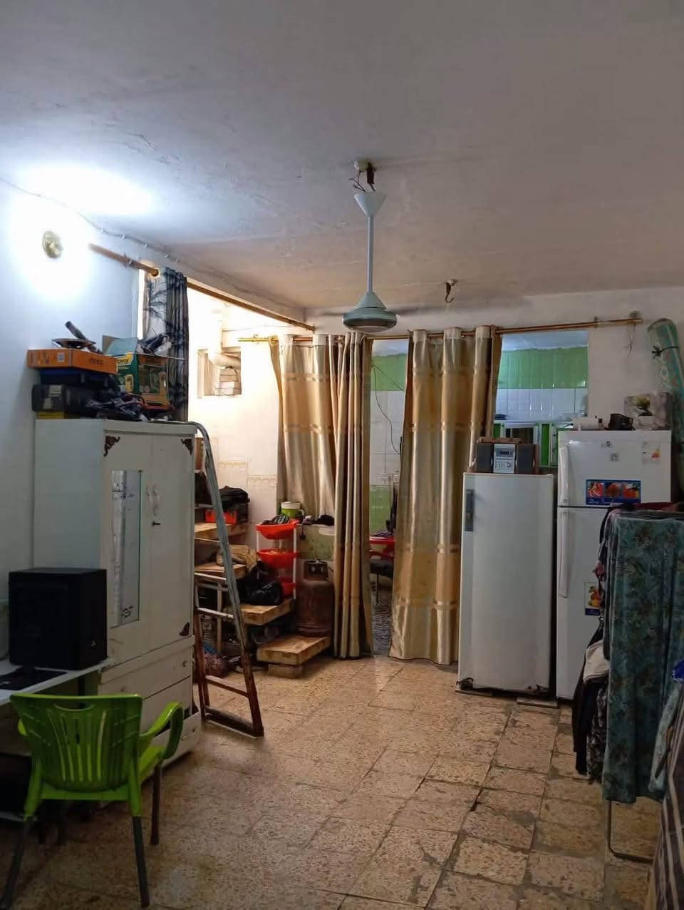 دار  للبيع 100  متر طابو صرف بالنجف 
حي ميسان قطاع 76 موقع مميز 

طابق واحد شيلمان نظيف جداً شارع 10 متر خلف التجاري 
غرفه وصاله ومطبخ وستقبال 
وصحيات داخليه وخارجيه ومكشوفات 

السعر 98 مليون قفل قفل

للأستفسار *********** واتساب أيضاً موجود
