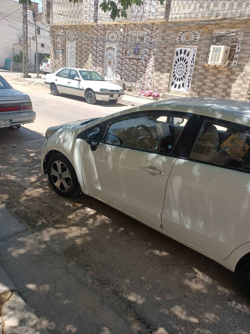كيا ريو للبيع موديل ٢٠١٥مكينه خليجي ١٦٠٠ بيهه ٣قطع صبغ جاملغ خلفي وبيبان ٢جهة سايق السعر  ٧٧وبيهه مجال العنوان نجف تقاطع جامعه وفاء للاستفسار الاتصال عل رقم واتساب ***********
