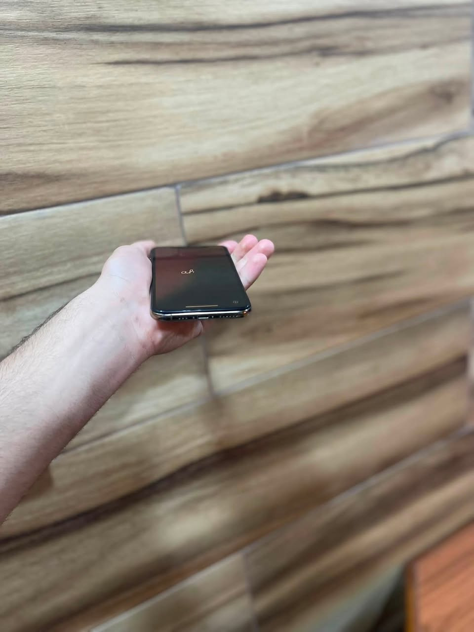 السلام عليكم.
iphone Xs انتبه  اكس إس مو اكس عادي ،
للبيع
اللون ذهبي
نضافة 💯
مستبدل فقط بطارية 🔋 اصلية
ذاكرة 64 💽
كلة الجهاز نضيف وشغال معدا الظهر مفطر ومستبدل بطارية اصلية الشحن أنسى.
للبيع بسعر مناسب.
أو مراوس.
هـــــ.  ***********
موجود اتصال و واتس آب و خاص.
