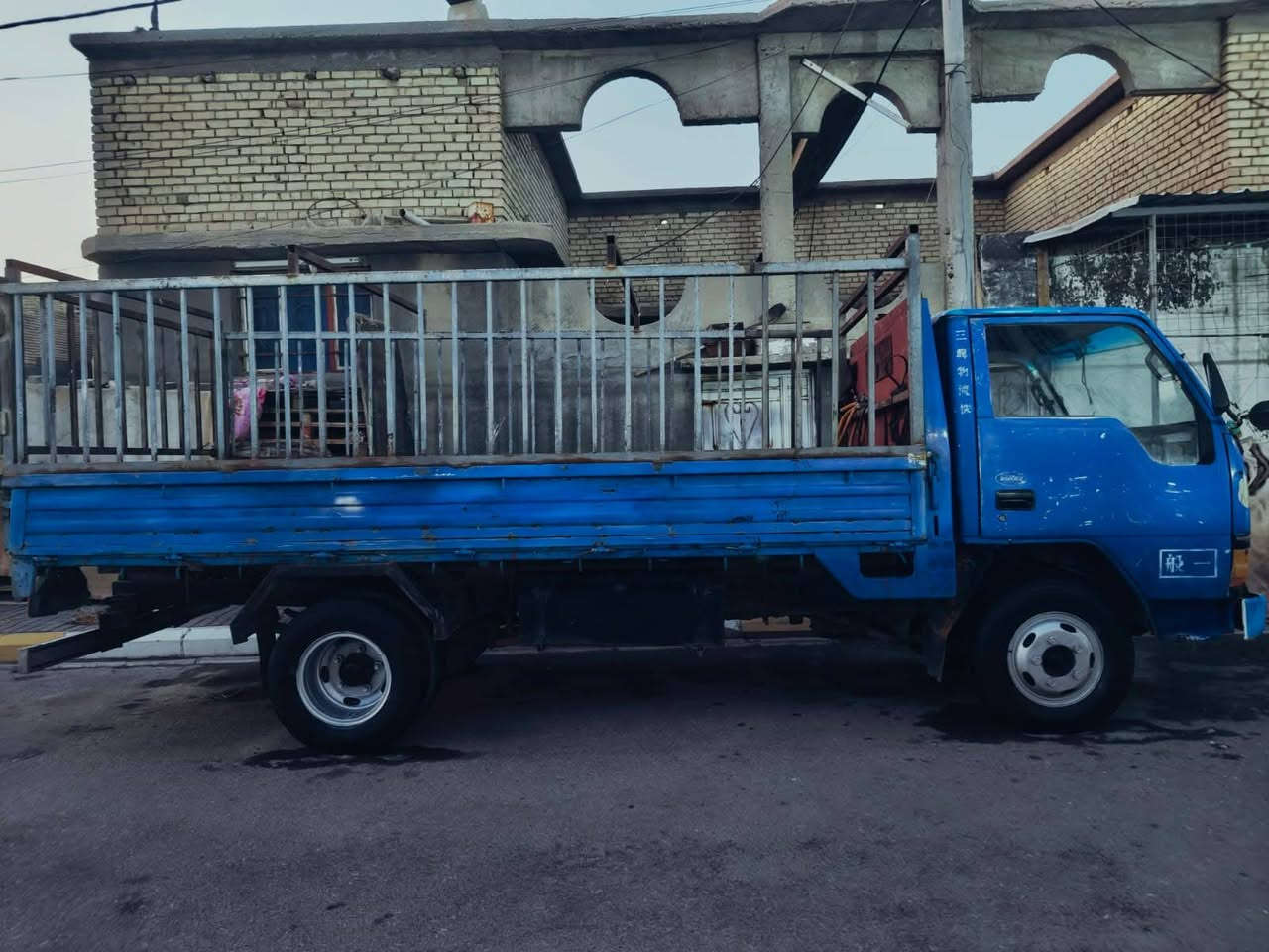 يسلام عليكم كنتر عظم مستبوشئ موديل 95 رقم بصر الاماني سياره جاهز مكينه وكير وشاصي ورقم شاصي مكفولات سنوي تنتهي 31 مكلف ينشر رقم صاحب سياره    ***********  خاص ما اجاوب سعر 55 مكاني السماوه
