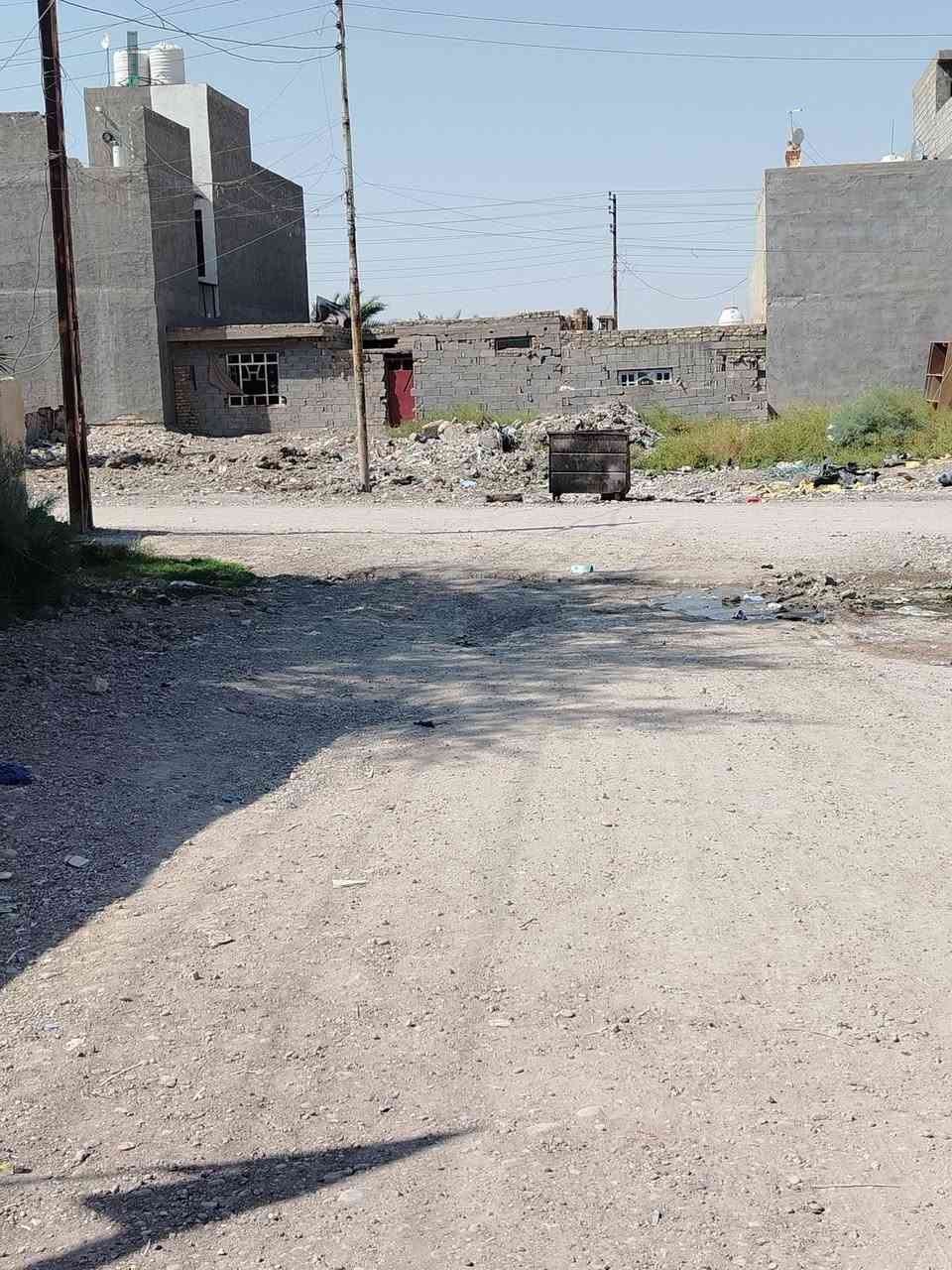 السلام عليكم بيت للبيع مساحه 200 م
 طابق ونص غرفتين فوك للبيع
منطقة سبع البور 4000 رقم الدار 3966
 بصف الركن على ساحه مو فرعي
خلف مدرسة سبع البور الابتدائيه ومدرسه الازهار
قريب على مصتوصف 4000
السعر :75 وبيه مجال 
للاستفسار: ***********
