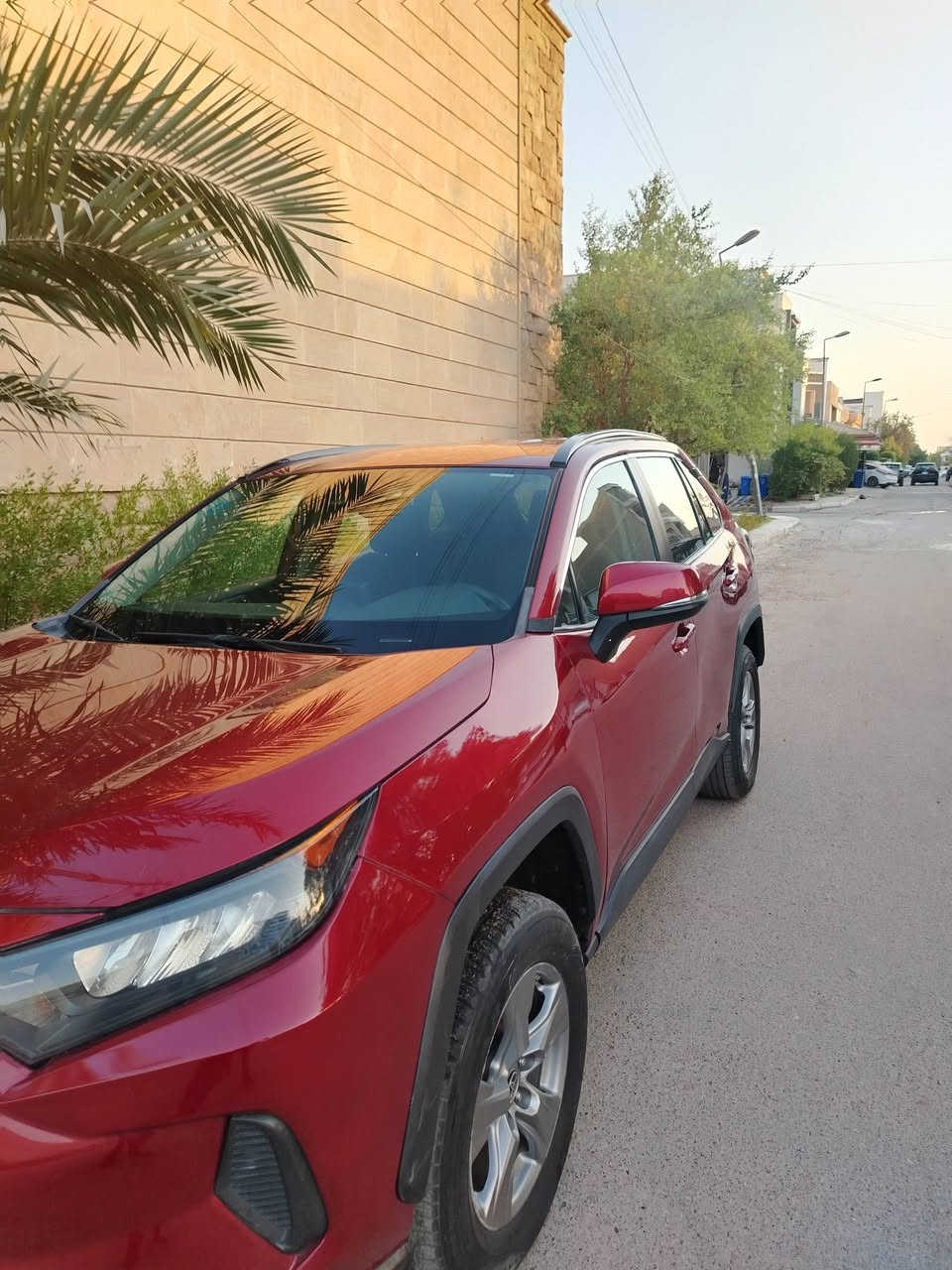🚘 للبيع | تويوتا RAV4 Hybrid LE 2022
🔴 اللون: أحمر

🔥 راف فور هايبرد | اقتصادية وقوية | دفع رباعي

المواصفات:

• موديل 2022

• فئة LE Hybrid

• محرك 2.5 لتر، 4 سلندر هايبرد

• قوة 219 حصان

• AWD دفع رباعي

• الكير CVT أوتوماتيك

• شاشة

• Apple CarPlay وAndroid Auto

• كاميرا خلفية

• مكيف أوتوماتيك

• مثبت سرعة

• أنظمة أمان Toyota Safety Sense 2.0

• جنوط 17 إنش

• 5 مقاعد

• الممشى عند الاستيراد: 160,000 ميل

• الممشى الحالي: 175,000 ميل

• معاها طقم كشنات جلد لون رصاصي

🇺🇸 وارد أمريكي – ضربتها باب السائق

🎨 الصبغ:

• باب السائق

• الباب الخلفي جهة السائق

• الجاملغ الأمامي جهة السائق

✨ السيارة جاهزة من كل شيء

📌 رقم الشاصي VIN: 2T3MWRFV8NW137729

📍 العنوان: بغداد – اليرموك

💰 السعر: 20,000 $ قفل مال بيع — مناسب جداً

📞 للتواصل: *********** (واتساب)
