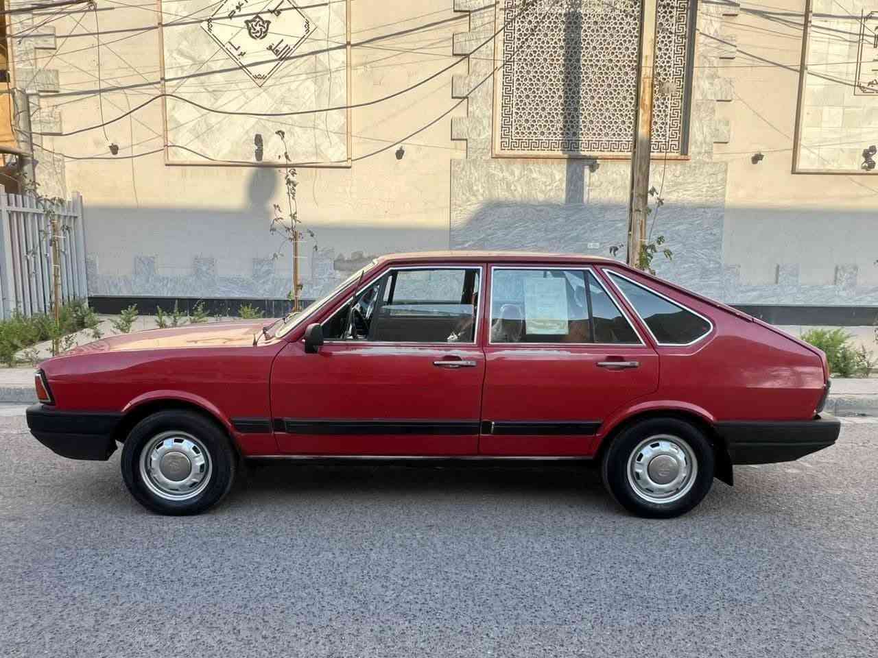 مرحبا للبيع برازيلي رقم دولي بغداد باسمي وهزه جديده على وضع الشركه ماشيه فقط ٨٧ الف كلها علبلاد موديل 1986 دكت جاكوج مابيها وعليها اضافات مسجل حديث ومسجلها البلادي موجود كير ٥ نمر وكيرها البلادي موجود ومروحه إضافية وي التبريد سعرها مناسب علق ١ يوصلك خاص والشراي يجي ومارجعه *********** متوفر وتساب بغداد, العراق
