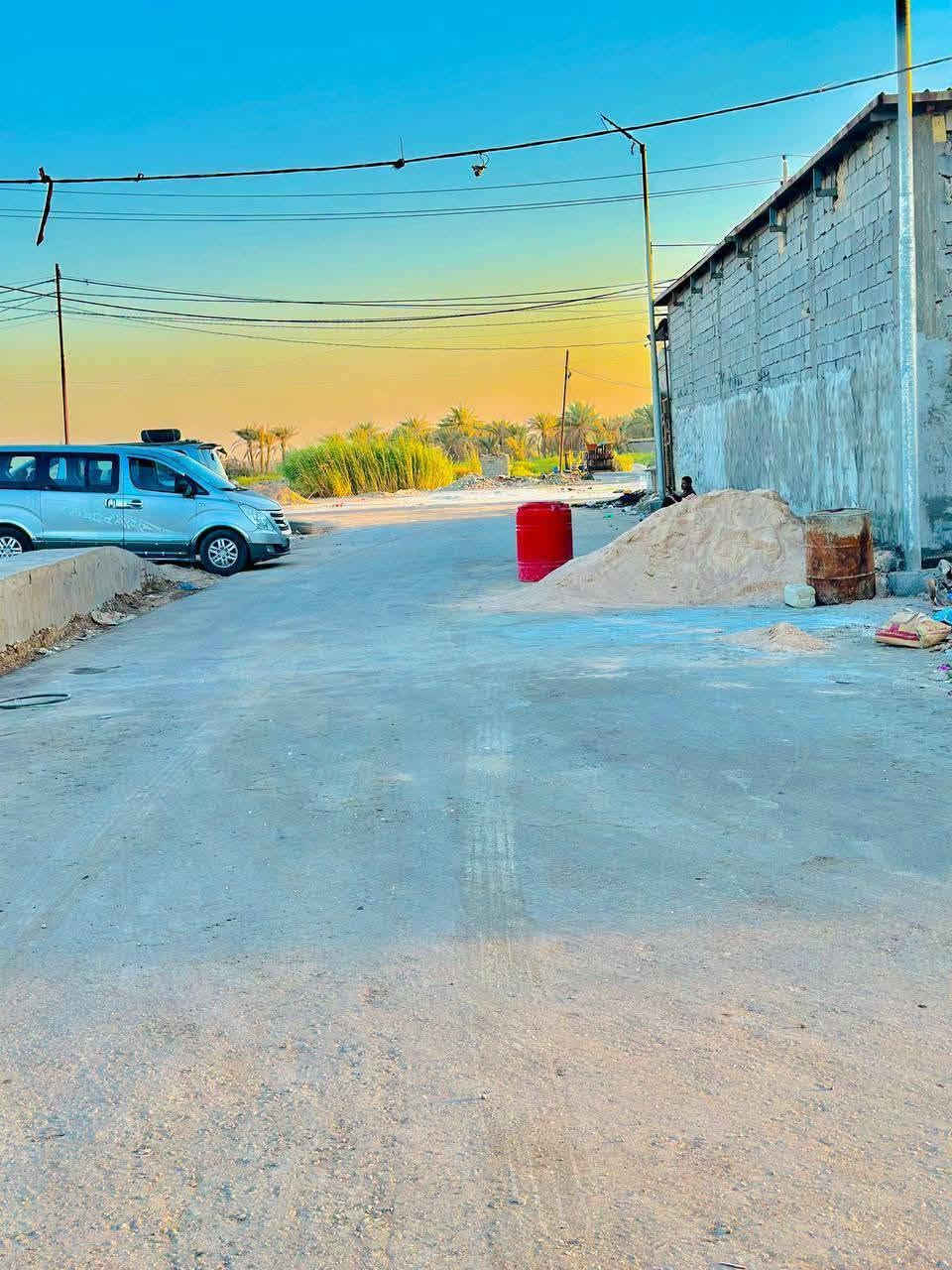 مساحات مختلفه من 200الى 1000
طابو زراعي سند 25
تحويل مباشر باسم المشتري 
طريق المعاره  مقابل السكلات 
متوفره كافه الخدمات 
للستفسار اكثر 
***********
