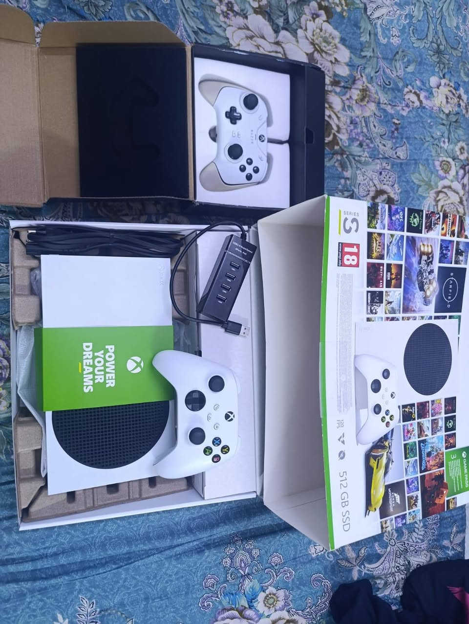 Xbox Series S للبيع - استخدام نظيف! 🎮🔥
السلام عليكم، عندي جهاز Xbox Series S مستعمل بحالة ممتازة للبيع، الجهاز قوي ويدعم كل ألعاب الجيل الجديد بكفاءة عالية.
​تفاصيل العرض والمواصفات:
​حالة الجهاز: نظيف ، الجهاز ممفتوح ولا داخل صيانة أبدًا.
​الملحقات:
​يدة التحكم الأصلية للجهاز.
​يدة إضافية ثانية من شركة Razer.
​ملاحظة بخصوص اليدة: منفذ الـ Type-C بيدة التحكم بيه مشكلة بسيطة، ولذلك مركب بداخلها قطعة بطارية شحن ممتازة بمكان البطاريات؛ تشحنها وتلعب بيها وايرلس (بدون واير)، وإذا تحب هم تكدر تربط بيها واير وتلعب مباشرة.
​📸 الصور المرفقة بالمنشور توضح حالة الجهاز والملحقات بالكامل.
​السعر: 345 ألف دينار (وبيه مجال ).
​المكان: بغداد / الكرخ
​للتواصل: ***********

