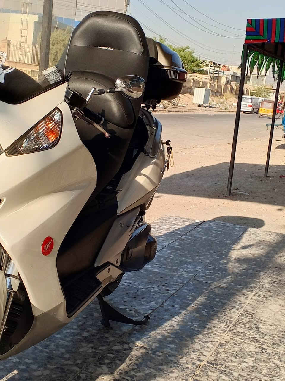 سلام عليكم عندي سلفر ونج 600 جاملغ بي كسر ودوشمه البيع فول مواصفات اي  بي إس 
كرستال 
اوفر مود 
دشبوف نفخ 
عداد ابيض قباقه نيكل 
مري نيكل 
جنطه اصليه 
وقاعده اصليه 
الدراجه مكفوله 
النضافيه 70بلميه السعر 19وبيه مجال قليل 
***********
