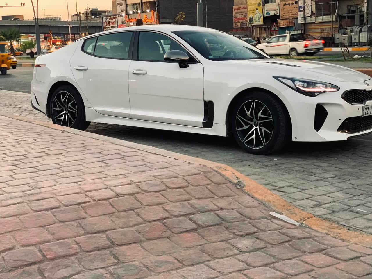‎🚀 كيا ستنغر 2022 GT-Line 2.5T
‎💰 السعر:14,500$
‎🔹 المواصفات:
* فول أوبشن عدا الفتحة
* رادارات 360°
* حساسات 
* كاميرا خلفية
* قيادة شبه ذاتية
* تنبيه الخروج عن المسار
* كراسي كهربائية + تدفئة
* تدفئة ستيرن
* مواصفات GT-Line كاملة تقريباً
‎🔧 الإضافات والأداء:
* عطاس توربو
* برمجة  محرك
* المحرك(T2.5)مطلع 330 حصان تقريباً
🇺🇸 وارد أمريكي
* صبغ 4 قطع
* بنيد جاملغ باب جاملغ خلفي جه السكن حادثه
* الإيربكات مكفولة شركه 
* الدواخل مكفولة
* السيارة مكفولة من ناحية الشاصي والإيربكات والدواخل
‎📍 الممشى: 103,000 كم
‎*********** بغداد
