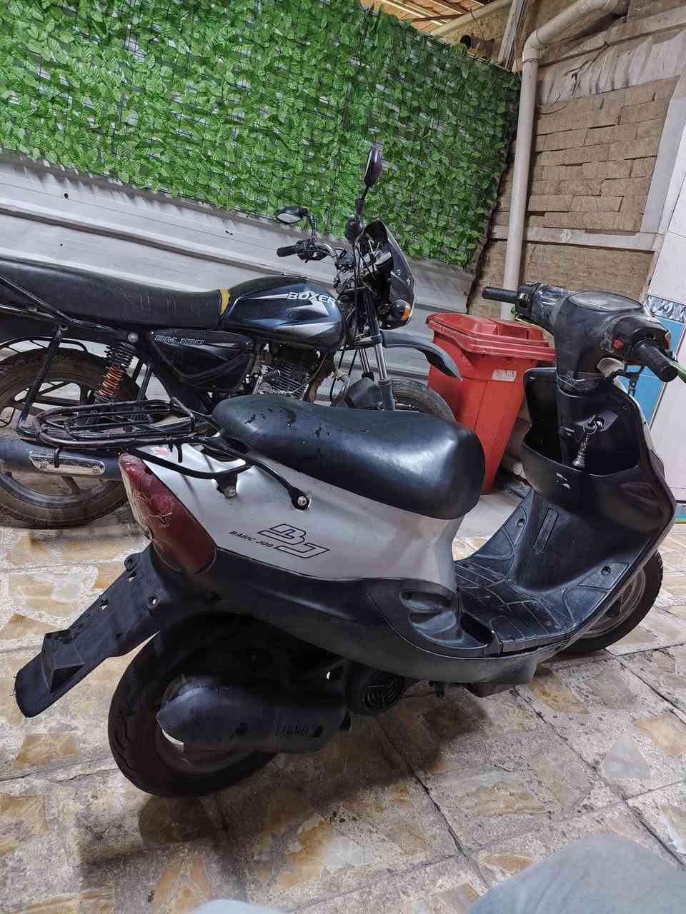 السلام عليكم دراجه بيجي 9زروف شلعه ومعدل كهربائبات كله شغال بس نقص باتري فقط كلوب أمامي اشاير بك لايت هورن مكينه ما مفتوحه كابريتر أصلي  بيها نقوصات قليله السعر 200 قفلل مكاني بغداد الشعب حي اور للاستفسار *********** بي وأتساب
