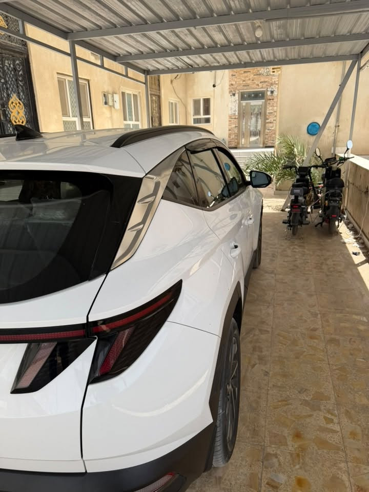 توكسان 2024 جديده ابيع كوم حديد صاحبه ما يحول ما عليه حجز السياره جديده كلششش مكفوله السياره السعر 150مكان السياره بصره ***********
