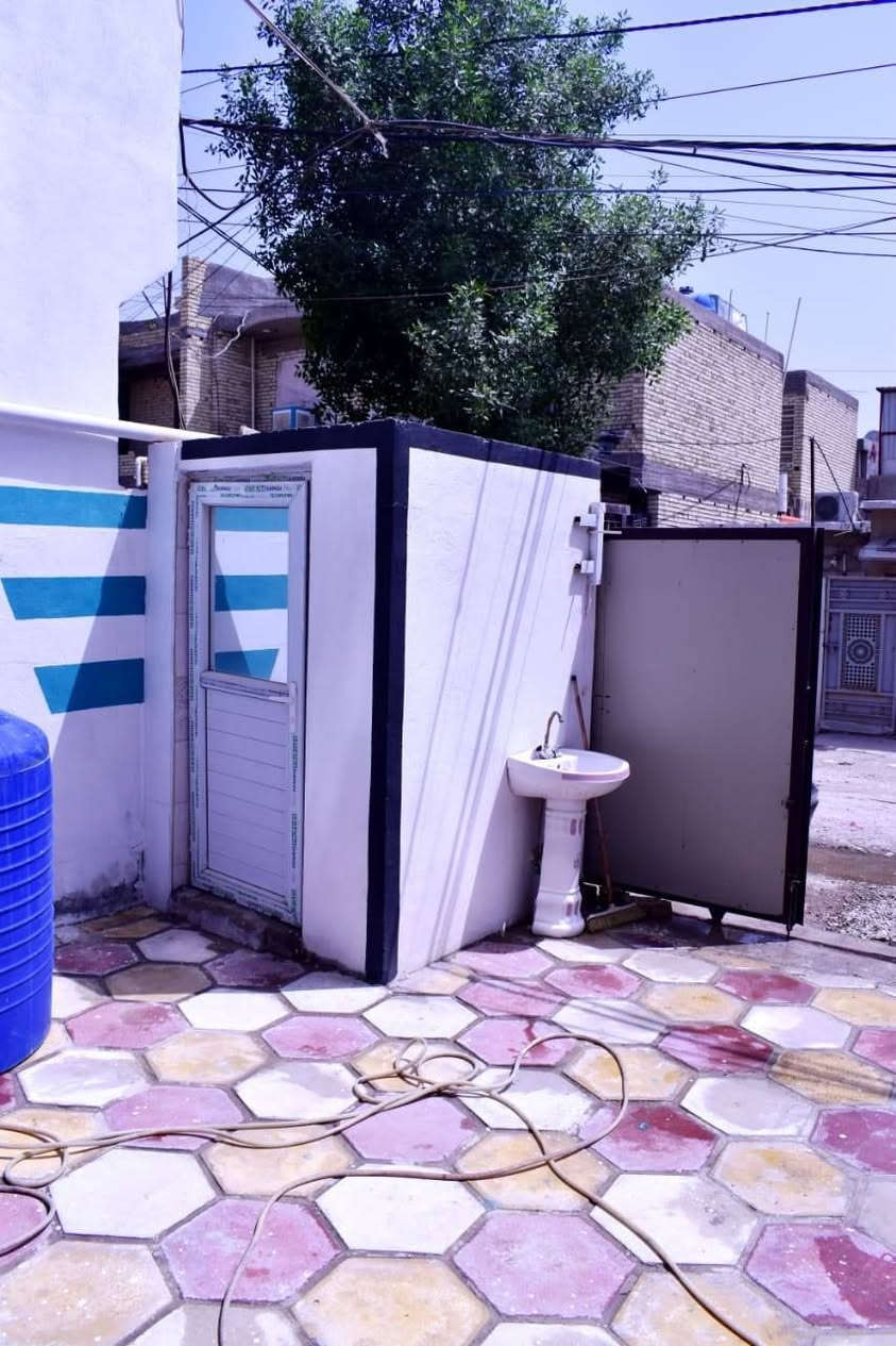 🏡 بيت طابقين جديد كلياً للبيع – موقع استراتيجي وتفاصيل دقيقة ✨
فرصة عمر ما تتفوت! بيت جديد كلياً من الأساس (محد ساكن بيه نهائياً)، كامل مكمل وجاهز للسكن الفوري.
📍 تفاصيل الموقع والعنوان:
• الموقع العام: يبعد 5 دقائق بس عن الجزيرة السياحية.
• الموقع الدقيق: صاير بالمنطقة الممتدة بين المركز وجامع أبو الزهراء.
• تفاصيل الشارع: يقع ببداية الفرع، والفرع عريض وسهل الدخول والخروج، وقريب حيل ع الشارع الرئيسي.
📐 المساحة ومواصفات البناء:
• المساحة: 100 متر (الواجهة 5 متر).
• نوع السند: 25 زراعي (قرار محكمة).
• البناء: أساس رفت مسلح والبناء بلوك قوي.
• السطح: طابقين وياها سطحين كاملات شتايكر.
• الخدمات: تأسيسات ماء وكهرباء كاملة ومجهّزة.
• الصحيات: تواليت خارجي + حمام داخلي وتواليت غربي.
التقسيم والمساحات الداخلية:
• الاستقبال: 5.5m × 3.5m
• الغرفة الجوه: 4.5m × 3.5m + ترك
• الغرفة الفوگ: 5.5m × 4.5m + بيتونة
🛋️ الأثاث والملحقات (جديد غير مستخدم):
• الاستقبال: برادي فاخرة درجة أولى + ميز تلفزيون حديث.
• المطبخ: كاونتر جديد مفصل على قعدة المكان + فتحة مفرغة دفن بالحايط جاهزة وياها مفرغة جديدة بس تشدها.
📞 للتواصل والمعاينة والاستفسار عن السعر:
[*********** واتساب وافهمك]
