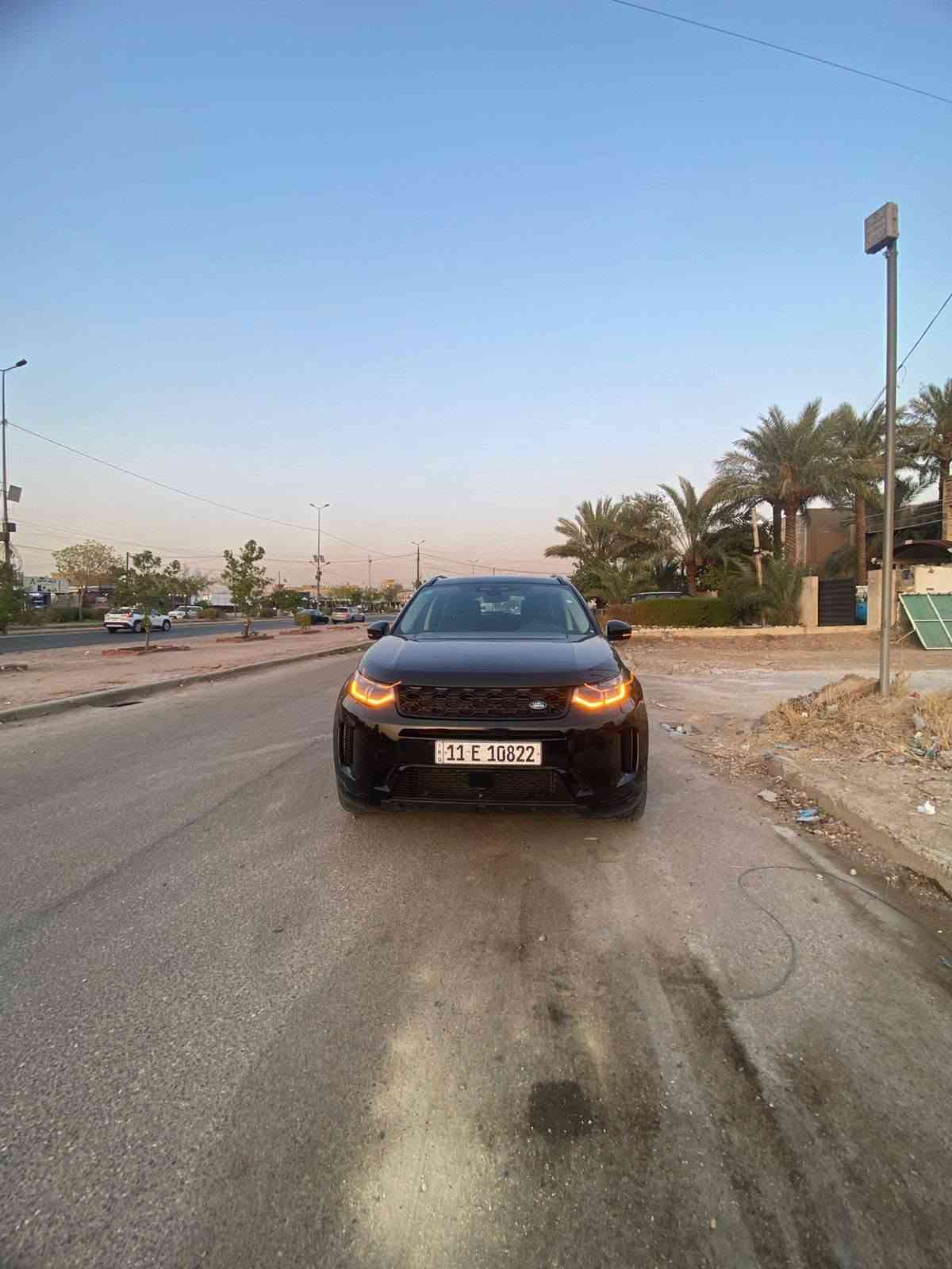 السلام عليكم رانج دسكفري 24
محرك 4ساندر 2000
ماشيه 10كم
المواصفات فول 
بصمه 
دشبول دجتل 
كامري دوره 360 
شاشه كبيره
تحكمات ستيرن نمركير بل ستيرن 
كشنات جلد شفط 
شحن لاسلكي واير ليس 
بانوراما فول
كشنات كهربائي تدفه 
مرايات شفط
كير مكينه مكفول 
السياره بيه 4 قطع بارد بدون دواخل
 بجم اكسلت كبس محرك كير كفاله عامه 
رقم بغداد تحويل ثاني يوم او وكاله 
***********

