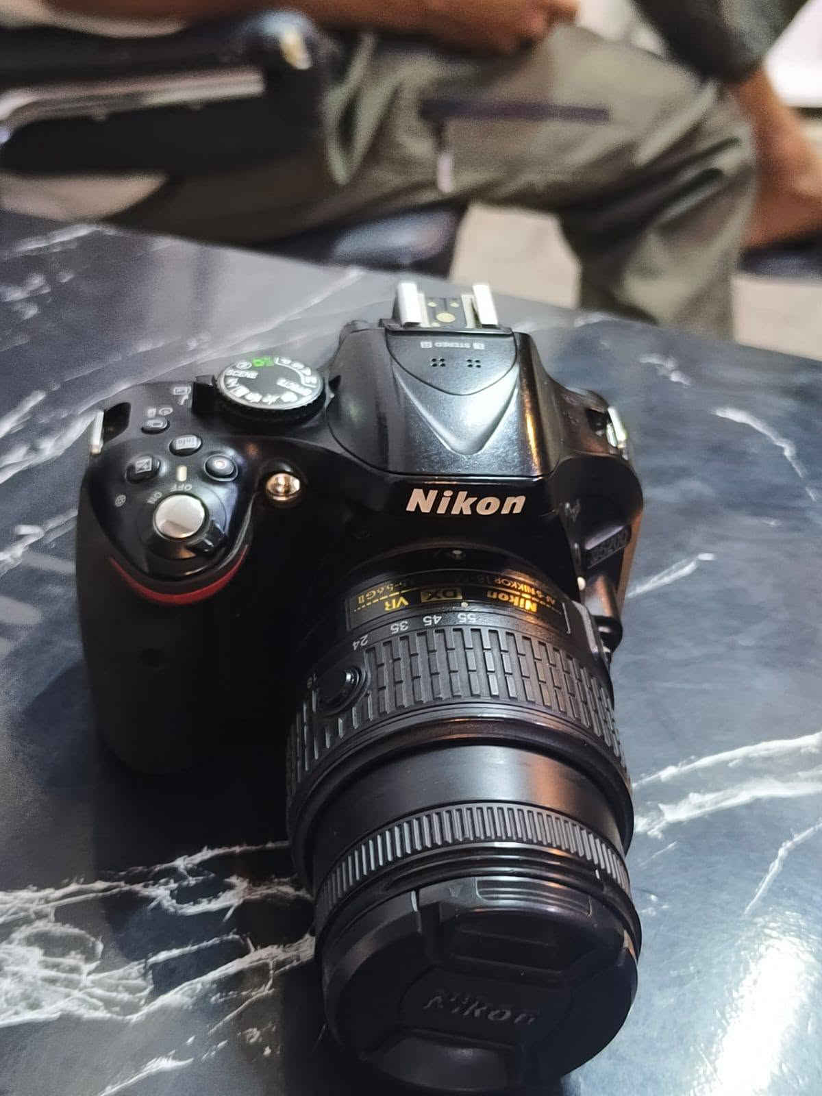 نيكون D5200 • نظافة ٩٥٪ • عدسة ١٨-٥٥