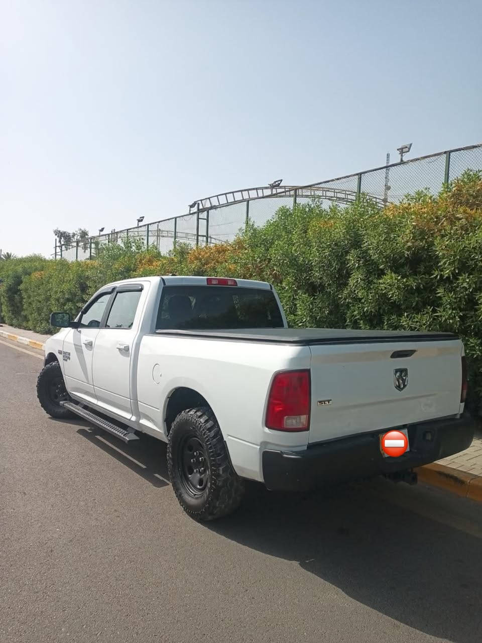 🔥 Dodge Ram 1500 Classic (2021) للبيع 🔥

الموديل: 2021 (كلاسك)
 المحرك: 8 سلندر (5.7)
 السعر المطلوبة: $20,000 (200 ورقة)وبيها مجال بسيط.
المواصفات والإضافات الخاصة:
 منظومة غاز حديثة: مشدودة منظومة غاز سعة 150 لتر (توفير ممتاز ومثالي لاستهلاك البنزين للمسافات الطويلة).
 غطاء حماية الحوض: مجهزة بجناح / غطاء جلدي (Tonneau Cover) مخصص لحماية صندوق السيارة الخلفي من الأتربة والأمطار.
 محرك وقير وحجم بحالة ممتازة 
ضربتها الباب الخلفي الي ورا السايق
للتواصل والاستفسار:
 رقم الهاتف: [***********]
 المكان / المحافظة: [بغداد / نفق الشرطة]
