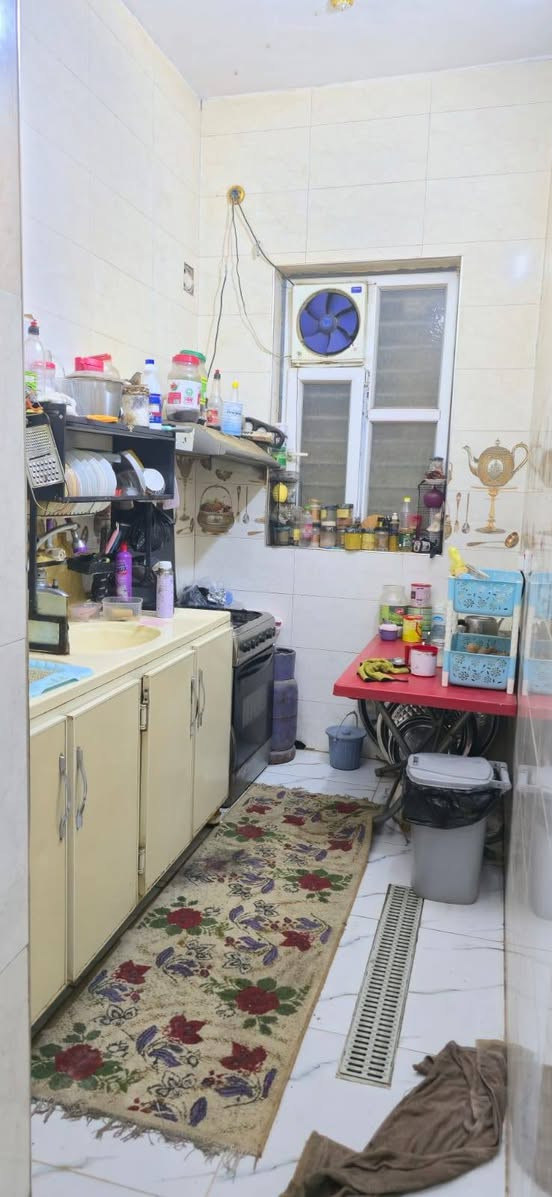 بيت للأيجار 50 متر ثلاث طوابق (الطابق الاول) يحتوي على صاله واستقبال ومطبخ ومجموعه صحيه
(الطابق الثاني) *يحتوي على غرفتين غرفه كبيره وغرفه للأطفال وصاله ومجموعه صحيه
(الطابق الثالث) مخزن زائد بيتونه
البيت نظيف جدآ بناء حديث
ملاحظه/البيت يحتوي على خط مولدة ذهبي وانترنيت ضوئي
والأيجار بدون دلاليه ولا مقدمه
العنوان :خلف أللعاب السندباد قرب أسواق الخفاجي
سعر الأيجار 500 قفل مع الماء والكهرباء
للأستفسار الأتصال على الرقم***********
