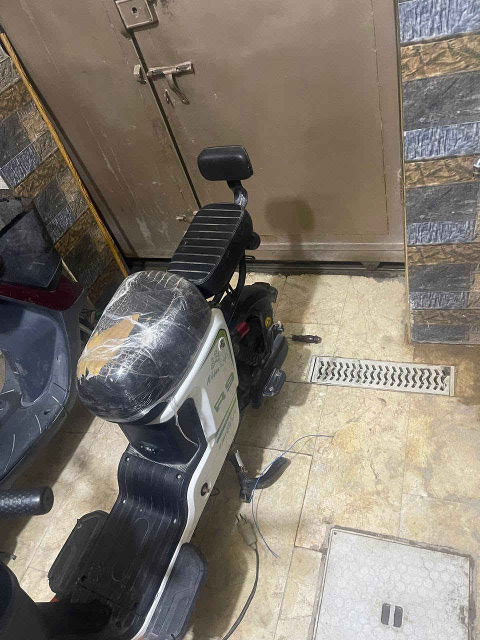 R9 • نظيف جدا • ناقصه بطارية