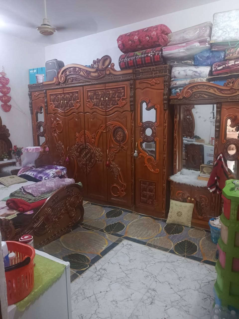 السلام عليكم بيت للبيع المساحه 135م البناء بلوك كهربائي بيت جديد السديناوية قرب الدلة السعر 65 وبي مجال شوية 
/***********
