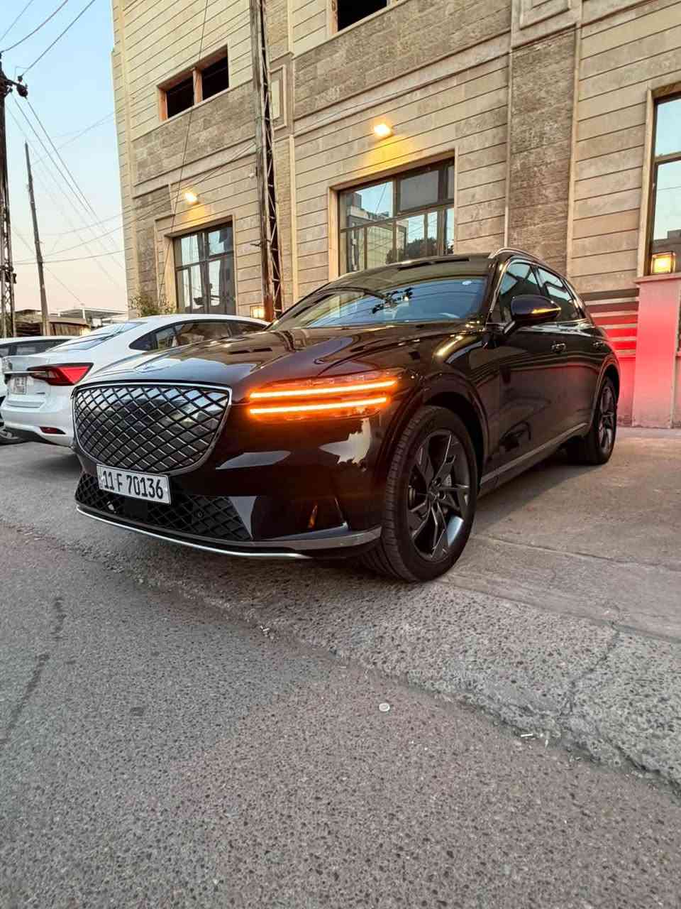 السلام عليكم شباب  جنسيز  GV70 موديل 2024

‏2024 GENESIS ELECTRIFIED GV70 ADVANCED AWD
الوحيدة بهالدرجة من الرفاهية 

ضرر السياره :
تبديل بنيد اصلي بلادي مال كهرباء قطعه واحده فقط

حجم الماطور :
دبل ماطور كهربائي (AWD)دفع رباعي 485hp حصان وتسارع قوي مع ثبات وعزل

بطارية 84 kWh مداها يوصل 470 كم بالشحنة الواحدة 

المسافه المقطوعه : 36 الف كيلو متر

حالة اليرباك : دركة استيرن فقط

#المواصفات

 شاشه 

 تشغيل عن بعد 

 قطعتين تبريد 

 حساسات خلفي امامي

 كشنات كهرباء

 كشنات جلد ابيض

 صندوك كهرباء شفط

  كير ماوس 

 هيترات بالكشنات حار بارد

  فول تحكم 

 رادارات 360

  مري شفط 

  ترحيب شعار جنسسز عن الاقتراب

  هندي بريك بصمه

  بصمه 

  بصمة ابواب

   ستيرن كهرباء

  تحديد مسار

  كشن السايق ميمري

  لايتات لد 

  بكلايت لد

  رادار امامي

   اوتو هولد 

   شفتات بالاستيرن

   هيتر بالاستيرن 

    شحن وايرليس 

   5 كامرات

   ماوس تحكم الشاشه

  داخل صاج

تروح و تجي بالرمونت 

💰السعر : اطلب السعر بتعليق يأتيك السعر مباشر

فول مواصفات 1/

للاستفسار اتصل ☎️ *********** بيه وات ساب

مكان السياره بغداد الزعفرانيه

