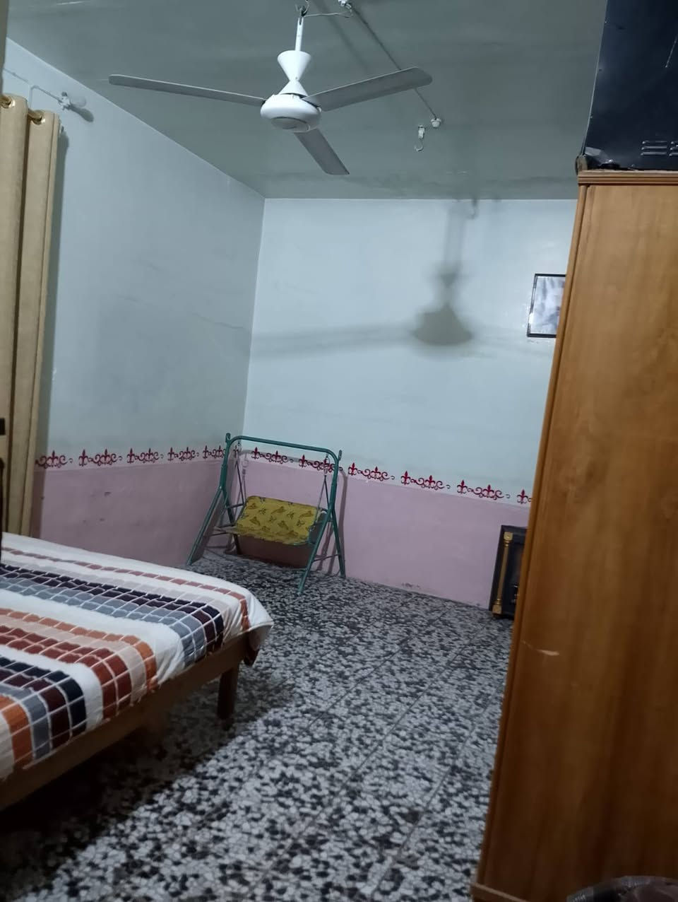 سلام عليكم بيت البيع بشارع معمل الدبس قرب مرقد السهله المساحه 75متر يحتوي غرفه وصاله ومستقبل وصحيات بيت حلو الاستفسار اتصل ***********
