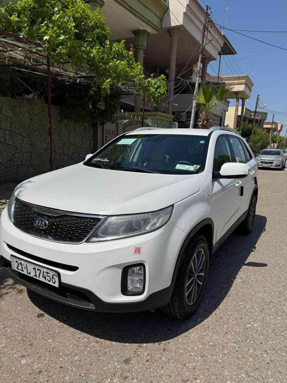 سورنتو موديل ٢٠١٥ نص فول خليجي بيها تعديل بارد فقط باب السكن ولباقي شرط كير ميكنة صدر تايرات كهربائيات كلها شرط باسمي شرط تحول وكاله بيها دفتر بانزين 
***********
مكاني كركوك حي الواسطي 

السعر ١٦٠ كركوك, العراق
