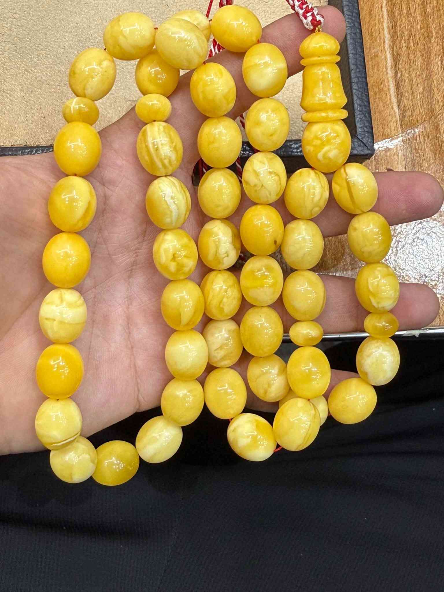 بيض حمام قديم نوادر الأرض
الوزن 80
عدد خ 47
قياس 15،5/13.5
اخوان الشراي يجي خاص 
***********
