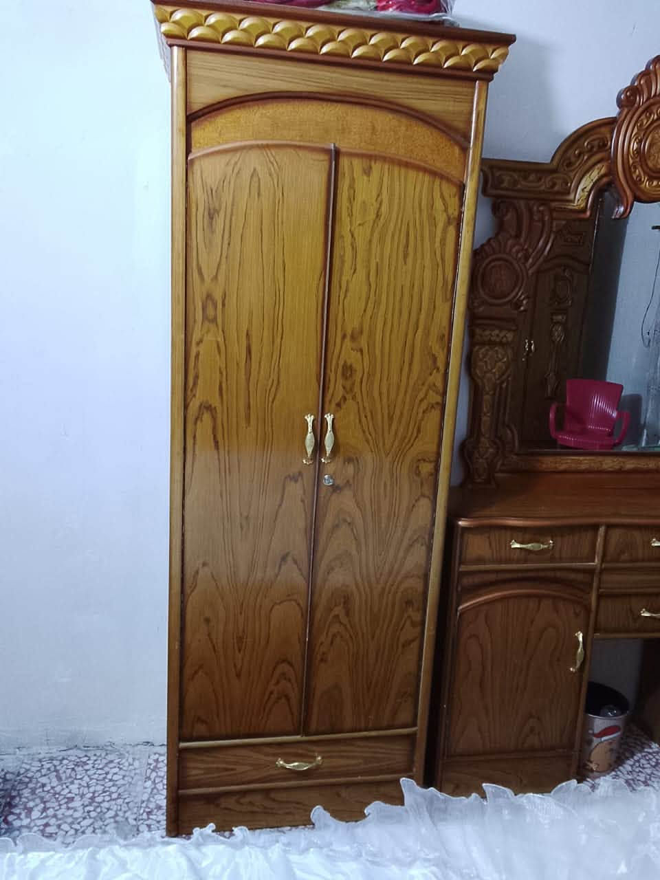 السلام عليكم عندي غرفة نوم عراقية للبيع السعر 650 دينار  بغداد ***********
