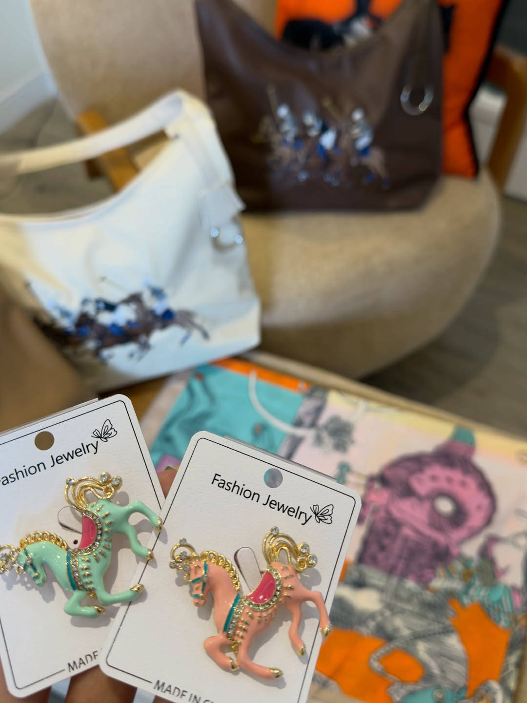 new collection bags and scarves 🍁🍂🎃🥭🐎🎠🏇🐴

توفرت تشكيلة رااااقية وجميييييلة من الحقائب والربطات 🎠🏇🏿🎠😍🤎✨🍁🧡

كوالتي جداااااا جدااااا عااااالي وفخم يليق بزبونات @boutique__nelly 🥰🦋🍂🪄

العدد جدا محدود 

ملاحظة بروش الحصان متوفر ايضا 🎠🎠

للأستفسار يرجى مراسلة الصفحة دايركت🍁🍂✨🥰🎃

يوجد توصيل 🚚 سريع إلى جميع أنحاء العراق 🇮🇶 

#حجاب #ربطات_نسائيه #bag #explorepage
