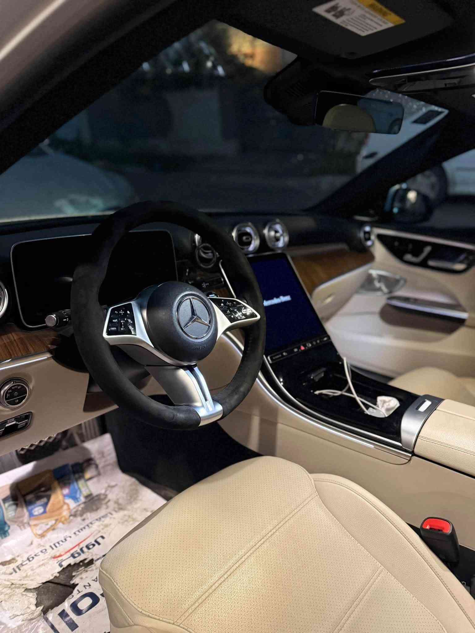 السلام عليكم
للبيع فقط بدوووون مراوسات

C300 kit amg
2023 بغداد وارد امريكي
فوووول مواصفات 
تبريد تسخين مقاعد و مساج
داخل ابيض ملكي
خمس كامرات 
رادارات ٣٦٠ درجة
جنطة كهرباء 
ماشيه ٢٢ الف مايل

السعر ٢٨ الف دولار

مكاني بغداد / اعظمية
***********
