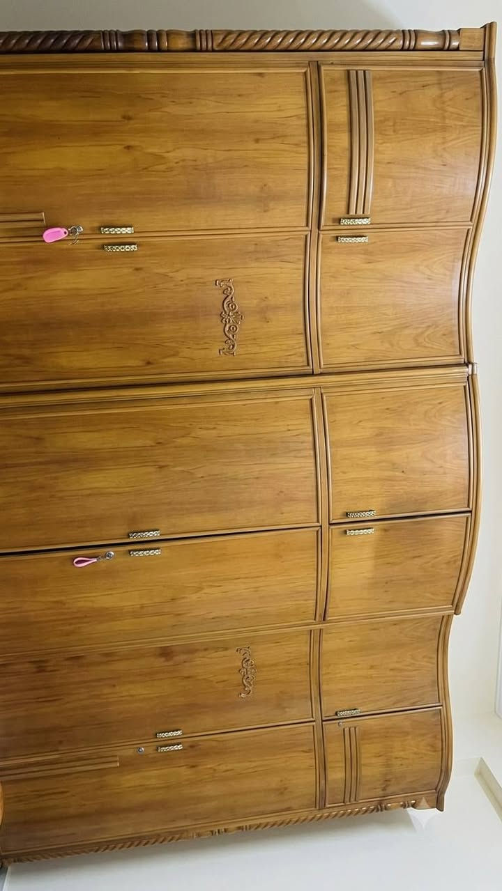 غرفه اخشاب صاج داخل وخارج
س ع ر ٩٠٠ الف مكان قرب تقاطع درويش 

***********
