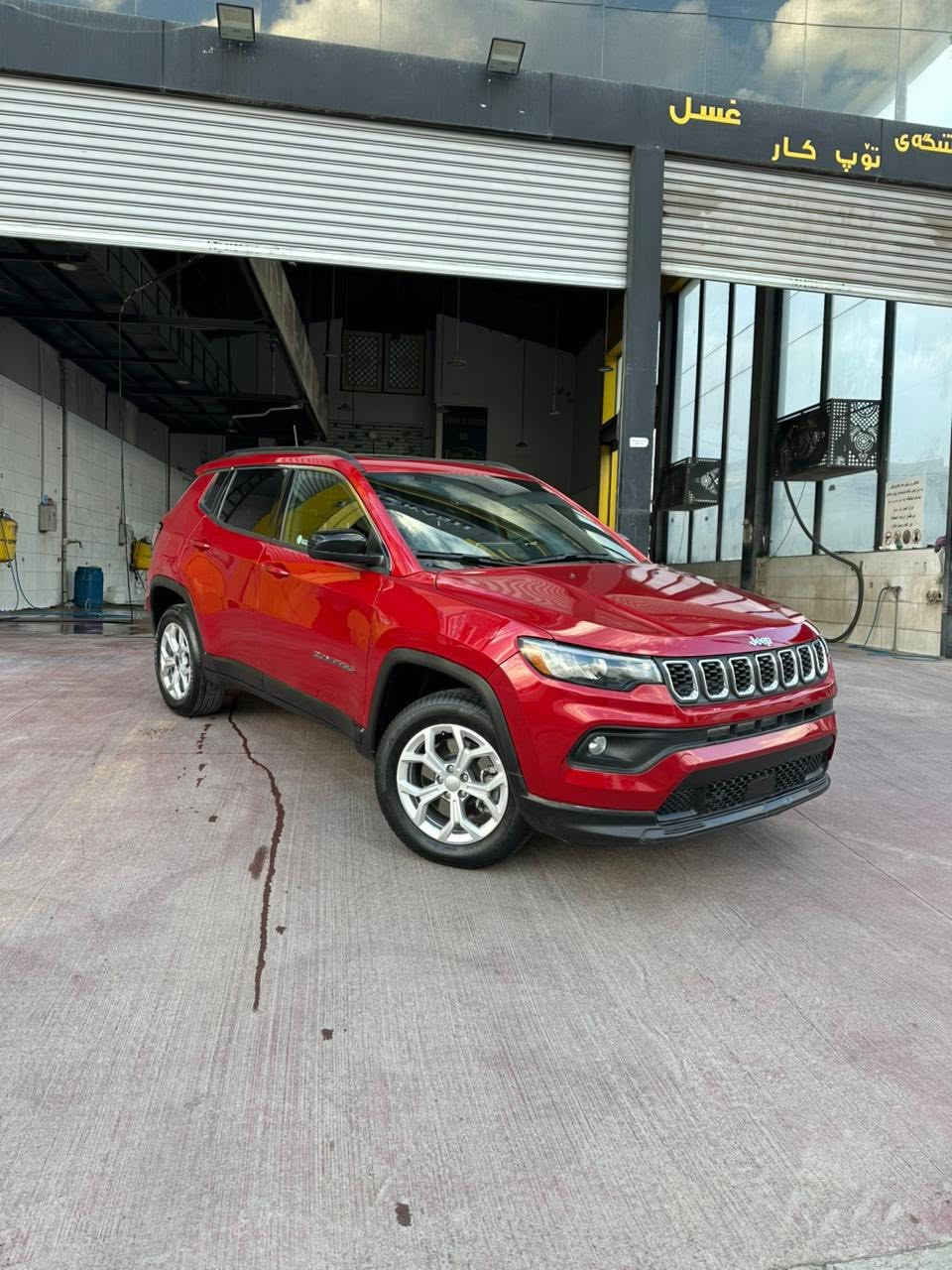 Jeep compass 2025
سلام عليكم

جيب كومباس 2025 فول مواصفات

رقم كاتى تترقم شمالي

سيارة جديدة لوك ماشيه 15000الف فقط

بنيد صبغ فقط بدون دواخل نهائيا 

بيها مكانات تعديل PDR بسيطة

الايرباكات كلهن سليمات✅

سيارة فول مواصفات وجديدة وبالعافيه للي تكون من نصيبة 

المواصفات 

▪️ الفئة:  LATITUDE فل كامل

▪️ المحرك: 2.0 تيربو 4 سلندر بقوة عالية واقتصاد بالوقود

▪️ ناقل حركة أوتوماتيك 8 سرعات + دفع رباعي AWD

▪️ اللون: أحمر مميز

▪️ لايتات LED أمامية وخلفية + LED نهاري

▪️ داخلية جلد فاخرة مع تطريز مميز

▪️ مقاعد كهرباء مع تدفئة

▪️ شاشة وسطية كبيرة + Apple CarPlay + Android Auto

▪️ شاشة عدادات ديجتل كاملة

▪️ كاميرا خلفية 

 + نقاط عمياء

▪️ مثبت سرعة + تحكم ستيرن متعدد

▪️بانوراما على طول السقف

▪️ دخول ذكي وتشغيل بصمة

▪️ مكيف أوتوماتيك دجتل قطعتين امام وخلف

▪️ نظام مانع انزلاق + ثبات إلكتروني + وسائد هوائية متعددة

▪️ ممشى قليل جداً وحالة وكالة 

💰 السعر153$ ورقة ومجال بسيط 

عنوان اربيل

للاستفسار
*********** واتس اب
***********
