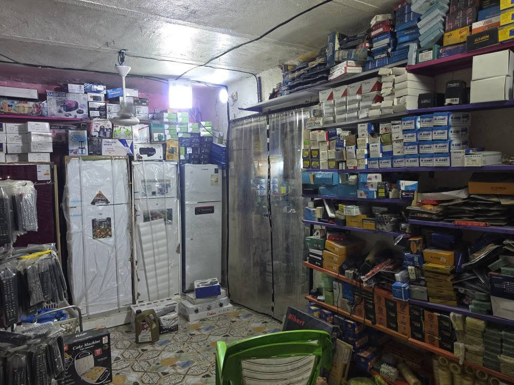 محلات عدد ٢ لبيع مواد انشائية ومواد كهربائية وعدد يدوية ابيع شلعة. 
ستفسار *********** عمارة, ميسان
