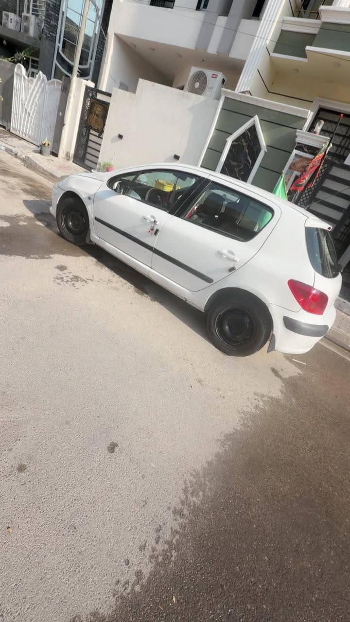 السلام عليكم بيجو فرنسي للبيع السياره كامله خير من الله السياره سنويه جديده السياره  باسمي  مصبوغه عام جماليه السعر 47 وبيهه مجال مكاني واسط الكوت ‏‪***********‬‏
