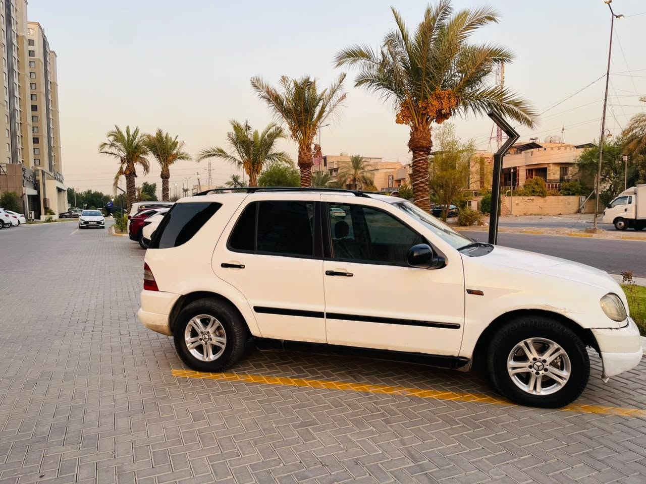 للبيع مراوس مارسيدس MLحجم 430 موديل 2000رقم اربيل تحويل وكاله  محرك V8بلادي كير توماتيك السياره بيها قطع صبغ بدون حادث مكفوله كير محرك حداديه تبريد خير من الله  ***********
