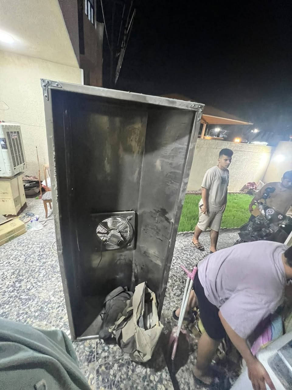 السلام عليكم غراض مطعم للبيع شلع او كل قطعه وحدها استخدام 4 شهور فرن بيتزا بيبي+ ميوزة سل ستيل عدد 2+ طباخ ايطالي 5 عيون + دكت عرض مترين وملحق 6 امتار+ عارضه مقبلات+ ميوزة طعام عدد 3 مع كراسي+ فرن كومبير جديد ما مستعمل+ مجمده + عارضتين + رفوف + ميز كاشير متروكات صار شهر وعليهن ترتب تستلمه نضيف اخو الجديد العنوان بغداد موجود توصيل للتواصل ***********
