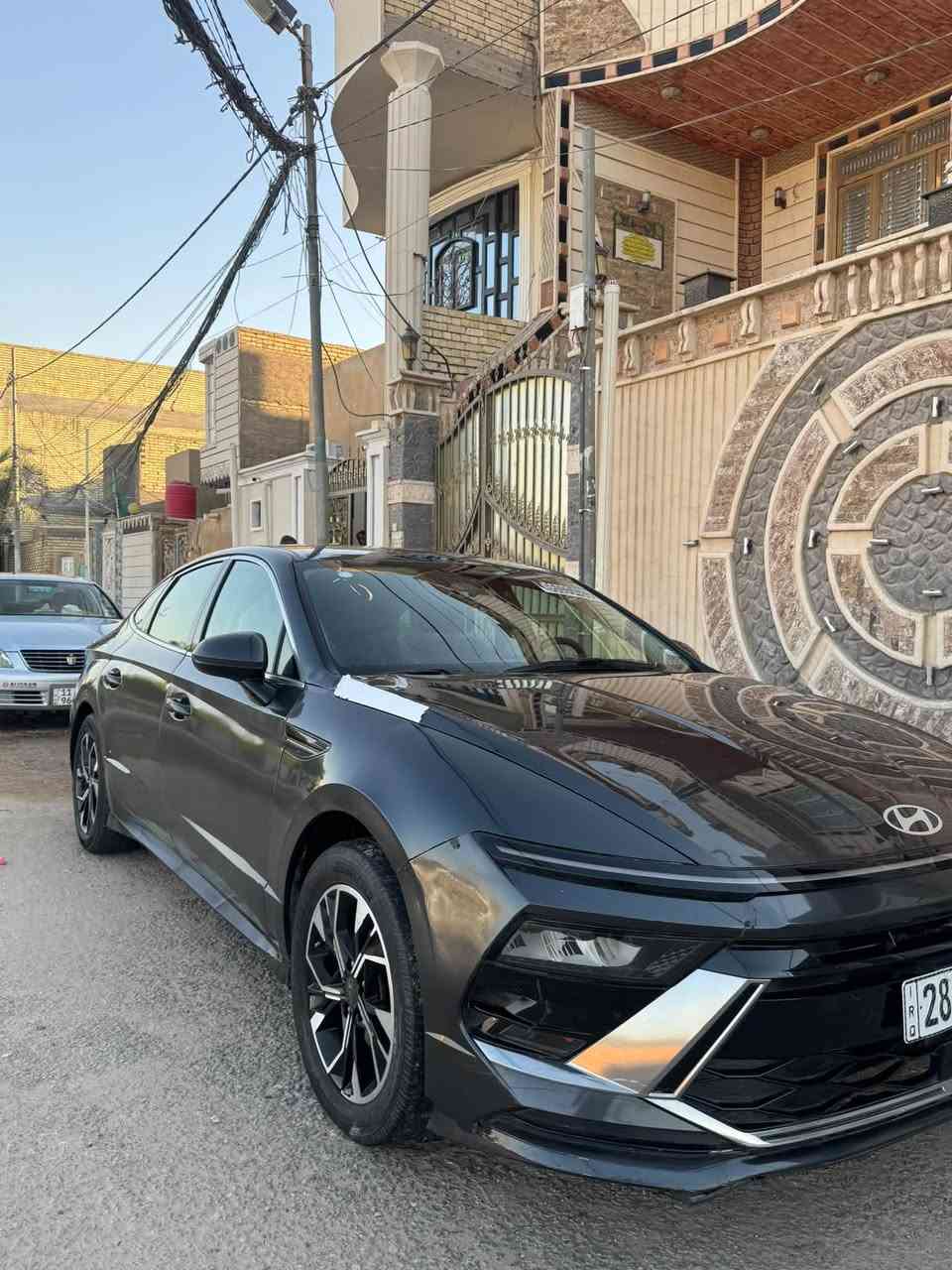 سلام عليكم بيع او مراوس بألنترا 
سوناتا 2025 الشكل الجديد وارد امريكي
الموصفات 
الكامرات الخلفية 
التحكم عن المنحدرات 
كاميرا 360 درجة
مستشعر توقف
تدفئة المقاعد 
بصمة 
شاشة متصلة
تشغيل عن بعد 
مصابيح زنون اماميه 
لد نهاري 
عزض المعلومات ع الشاشه الاماميه
ابل كاربلاي
وبعد بيها هواي مواصفات 

ضررها 3قطع كفالة شاصي ولغود ومحرك وكير 
*********** وتس واتصال
