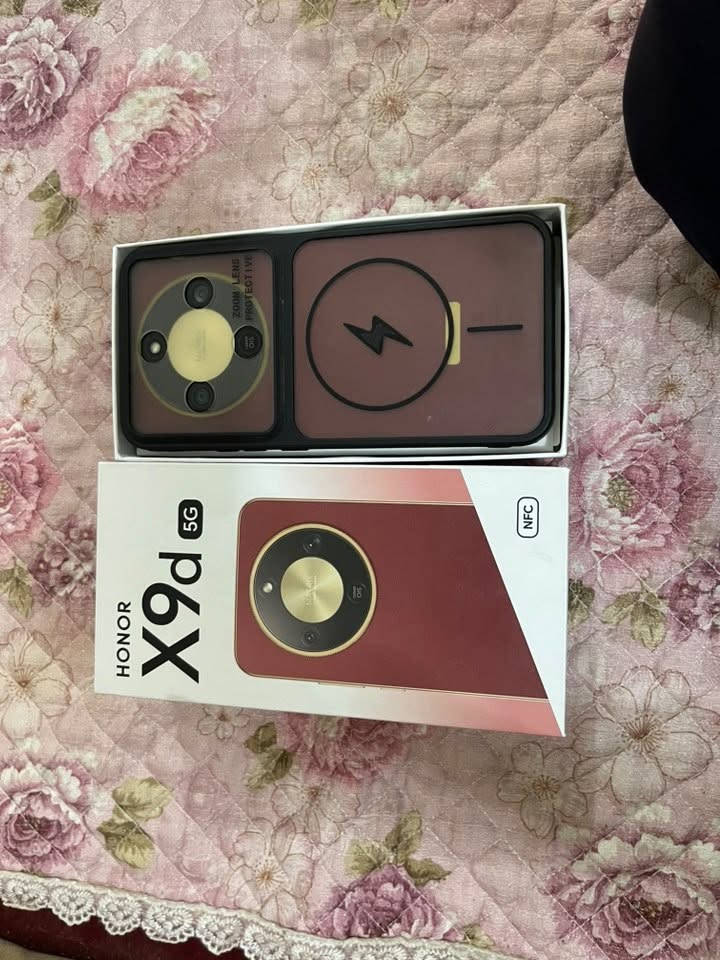 السلام عليكم هونر x9dالذاكره 256عشوائيه 12معروف بمواصفاته مستخدم ٩ايام فقط السعر ٤٢٠ بي مجال بسيط مكان نجف للاستفسار***********
