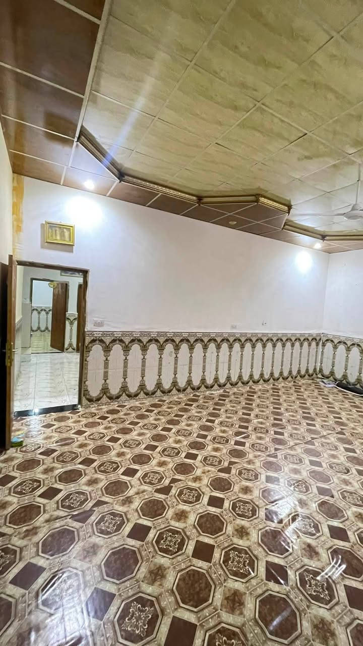 السلام عليكم
بيت طابو صرف مساحته 240 متر مربع ركن في منطقه باقر الثاني شارع السوداني  ع شارع تبليط وفرع ترابي يتكون البيت من طابقين الطابق الارضي يتكون من غرفتين وصاله وستقبال ومطبخ وصحياته وطارمه كبيره اما الطابق الثاني يتكون من غرفتين وصاله وصحيات وسطح بناء البيت 2018 للستفسار ***********

