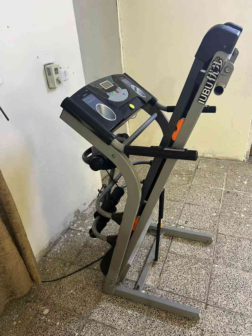 السلام عليكم 🫡 جهاز جري 🏃 
فول مواصفات 
يحتوي على جهاز تكسير الشحوم 
ويحتوي على اواكس وفلاش وشاحن 
وتحكم بليداتً
وحساس نبضات القلب و مفتاح 🔐 امان
العنوان بغداد حي لأمانة 
يوجد توصيل 🚚 لجميع المحافظات 
السعر 200بي مجال قليل 
***********واتساب
