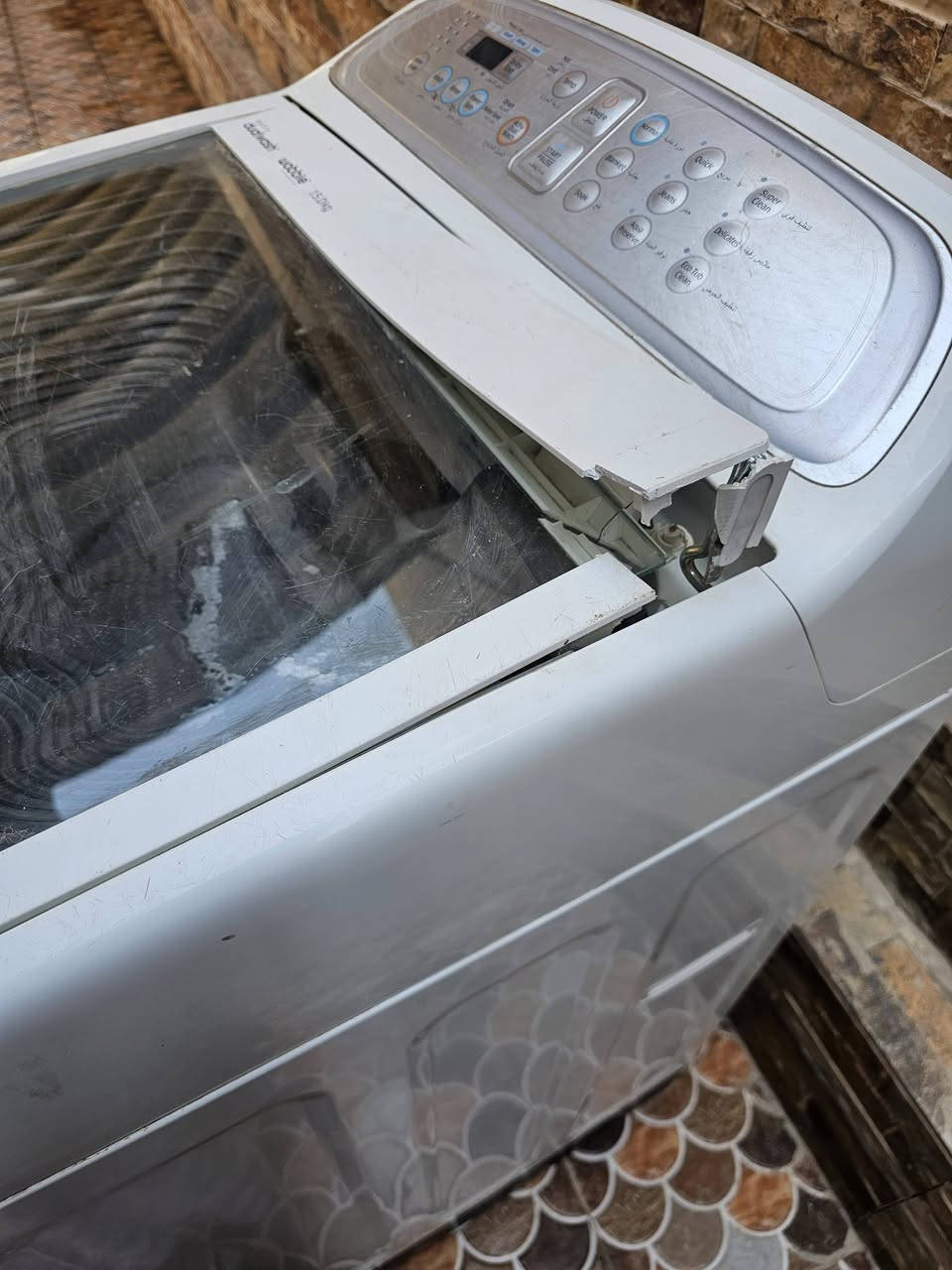 غسالة فول اتوماتيك حجم ١٥ كيلو جديده استخدام جدا قليل شغاله كلشي ما بيها اي عطل ما عدا القبق مكسور من جهه وحده و تصليحه كلش بسيط و رخيص اريدها ١٧٥ الف
للاستفسار واتساب 
***********
