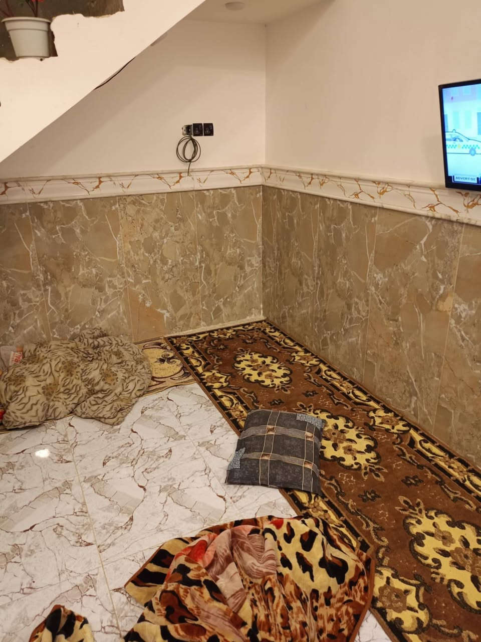 سلام عليكم بيت للبيع طابو صرف بسمي تحويل مباشر مني للشراي طابقين بناء سنة 25 كامل حي الفنانين قرب مدرسه نسيم ميسان المساحة 110 بيت جديد السعر 110 أو بية مجال للشراي  للاتصال على الرقم ***********
