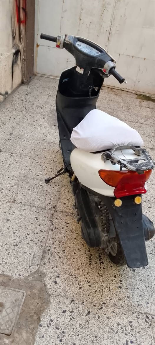 ماطور فرخ لكزس للبيع شاصي شرط   السعر 200وبي مجال ماطور كهربائيات وسلف كل شغال
***********
والرقم بي واتساب
