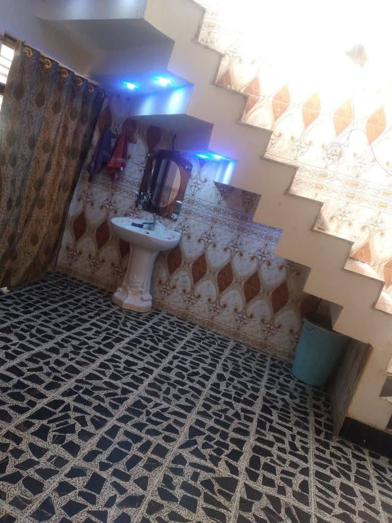 بسـم اللّـه الرحمٰـن الرحيــم
‏
‏ منزل  للبيع في (الفلوجة) منطقة ال (  23
‏قرب شارع 40نافذ عليه
‏🔻التفاصيل🔻
‏جنس العقار     { ملك صرف }
‏اسم الحي       { توزيع جديد 
‏المساحـة         { 125م } وجه " 6.25م " × نزال " 20م "
‏عرض الشارع   { 15}
‏
‏عدد الأدوار     { طابق واحد }
‏المحتويات⬇️
‏{ استقبال + صاله + مطبخ + غرفة نوم واحده + مجاميع صحيه داخل وخارج}
‏💵السعر المطلوب هو (  73مليون  )قابل للتفاوض
‏
‏👇للاستفسار الاتصال على👇
‏( ***********
‏
